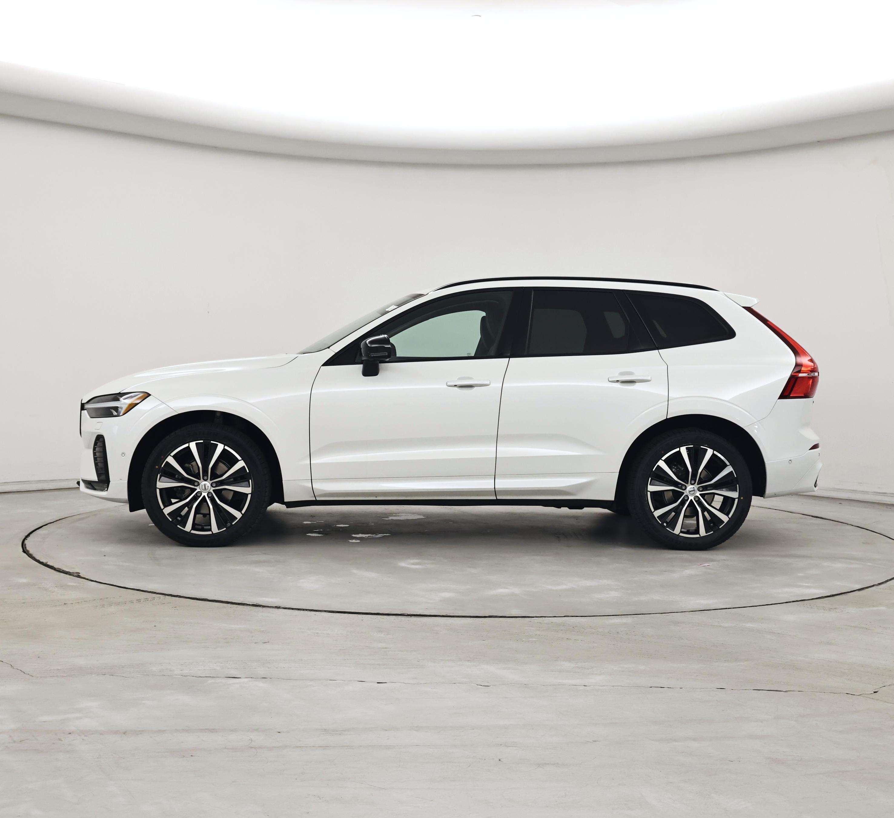 Thumbnail: 2023 Volvo XC60 - 3
