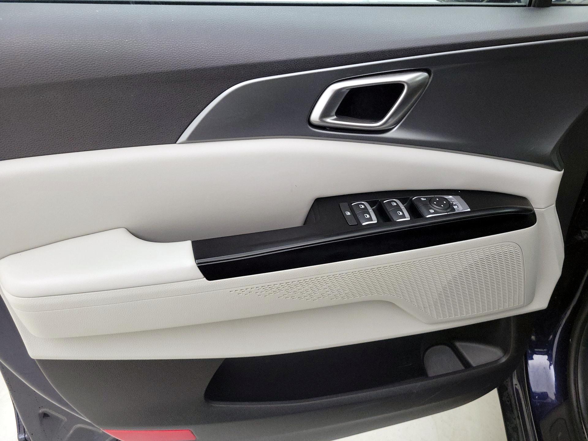 Thumbnail: 2023 Kia Carnival - 12