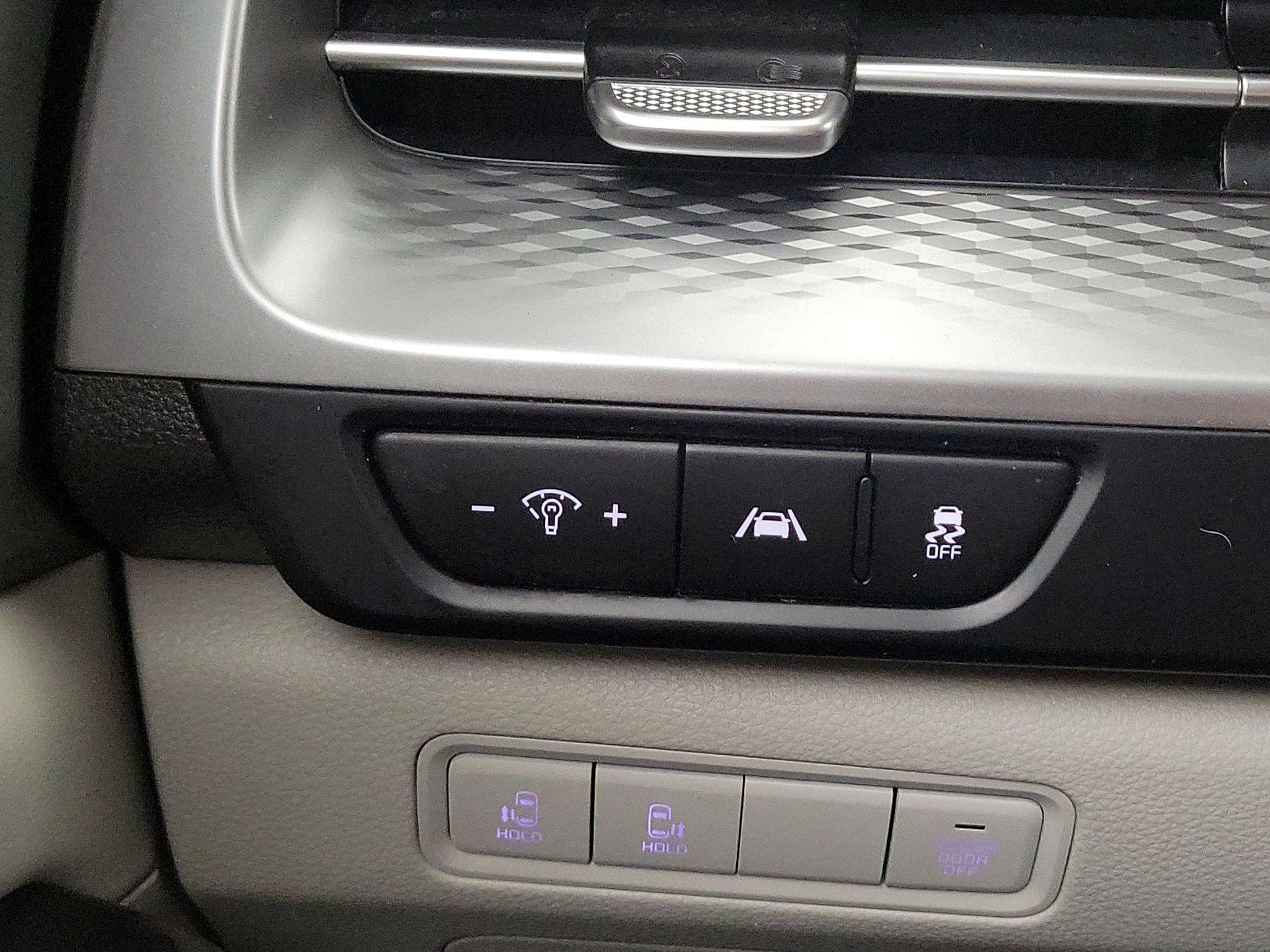 Thumbnail: 2023 Kia Carnival - 13