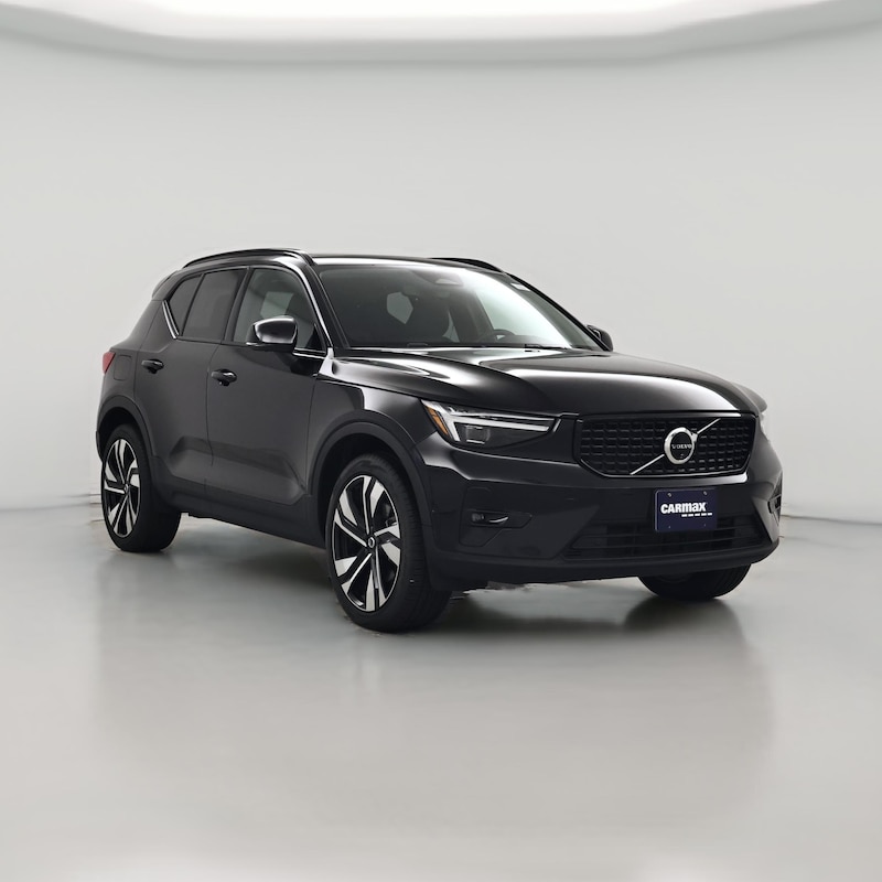 2024 Volvo XC40 B5 Plus Dark Theme