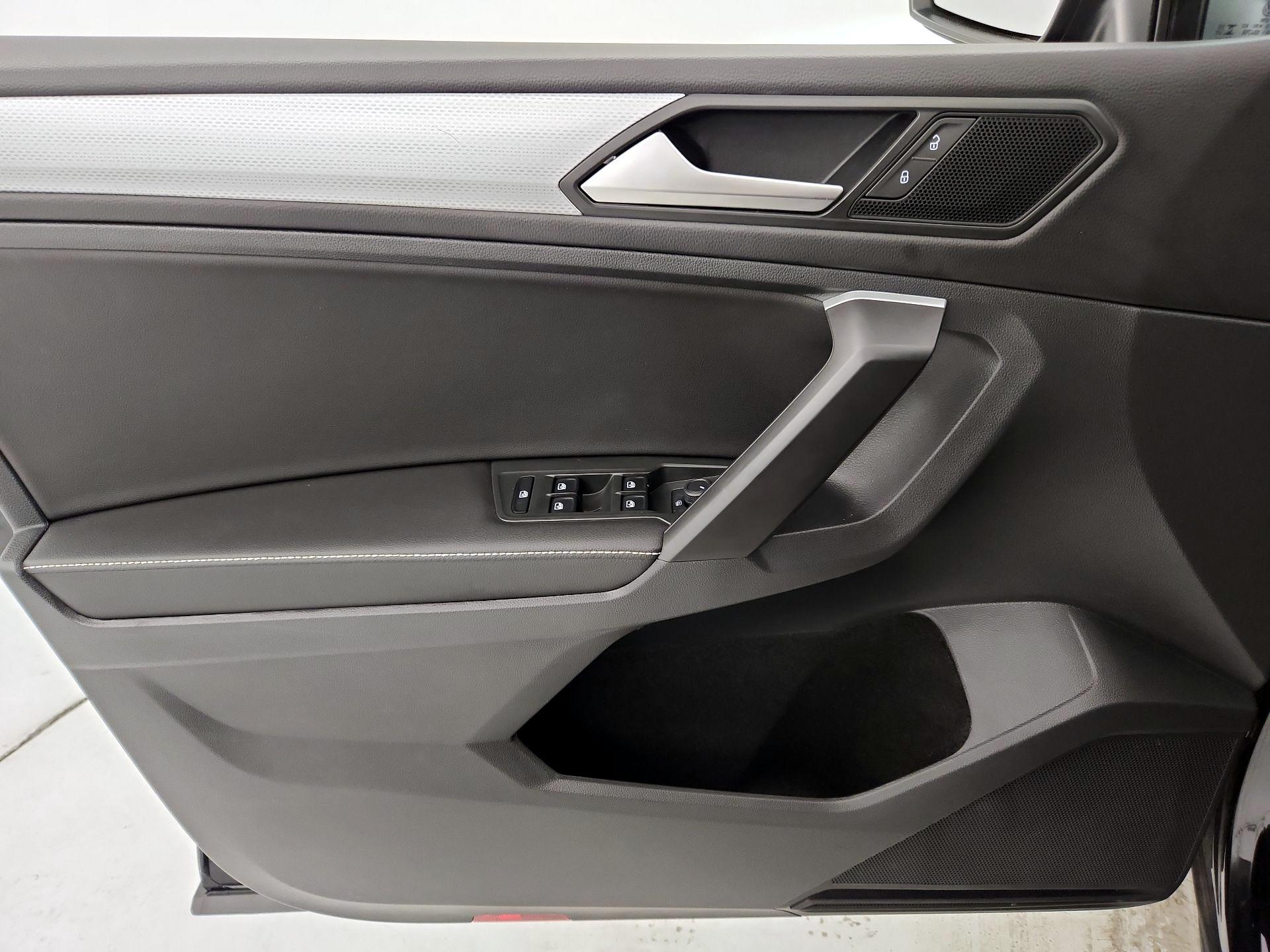 Thumbnail: 2024 Volkswagen Tiguan - 12