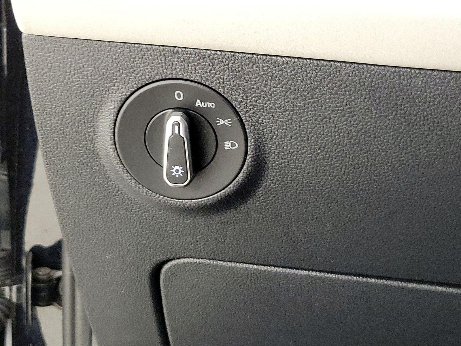 2025 Volkswagen Taos SE - Photo 14
