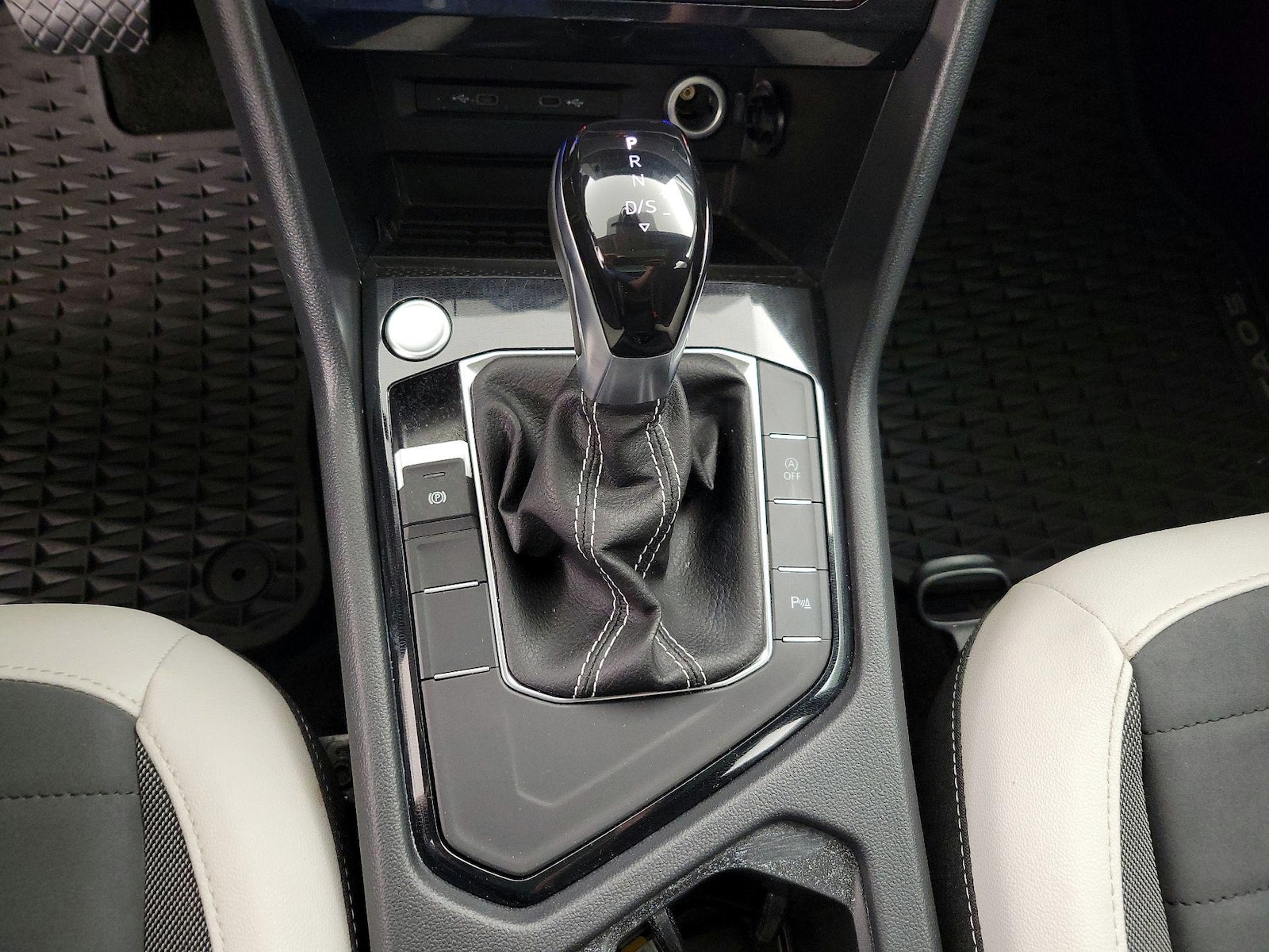 2025 Volkswagen Taos SE - Photo 18