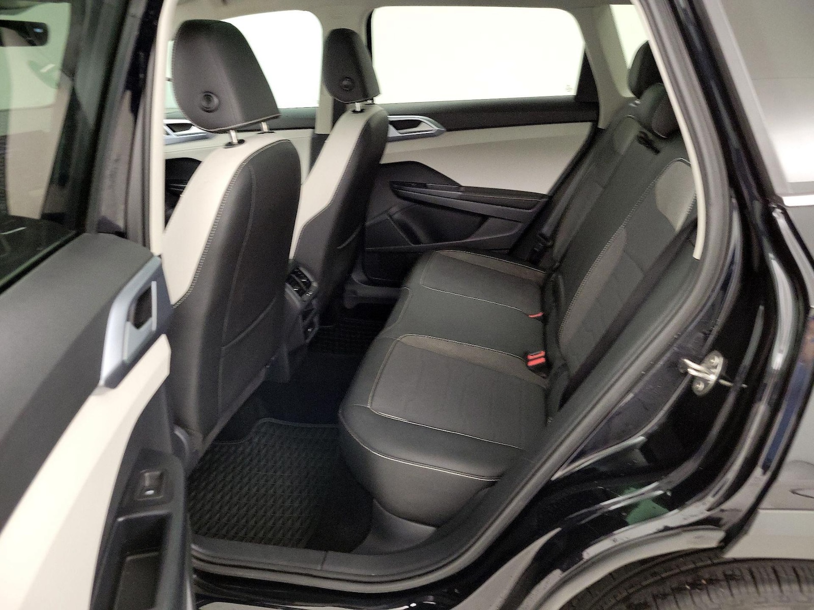 2025 Volkswagen Taos SE - Photo 21