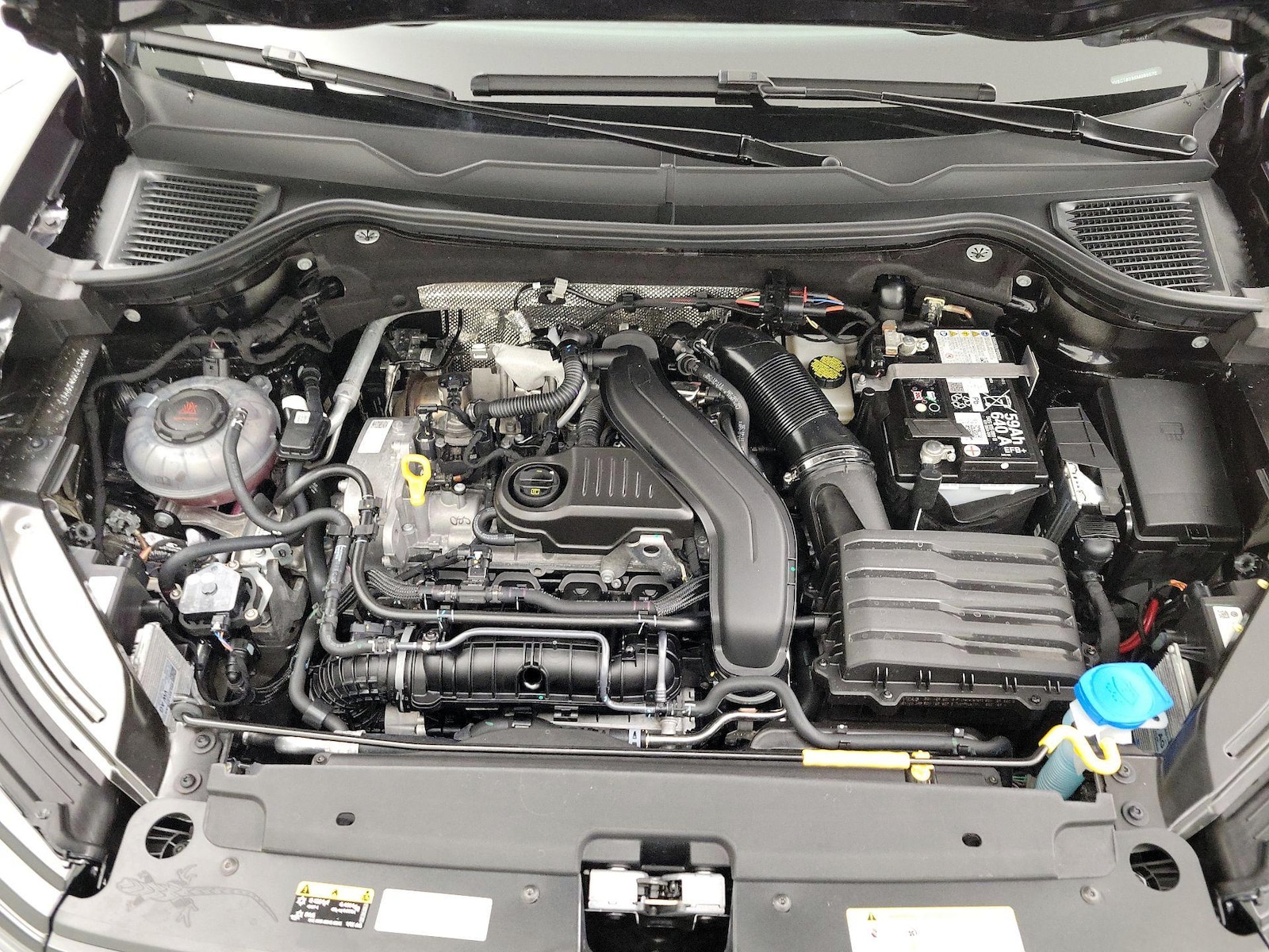 2025 Volkswagen Taos SE - Photo 23