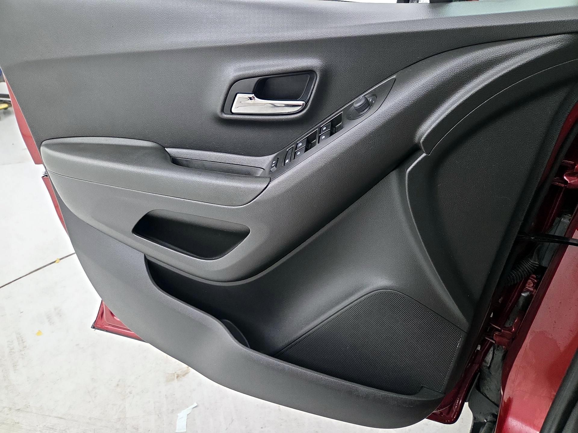 Thumbnail: 2021 Chevrolet Trax - 12