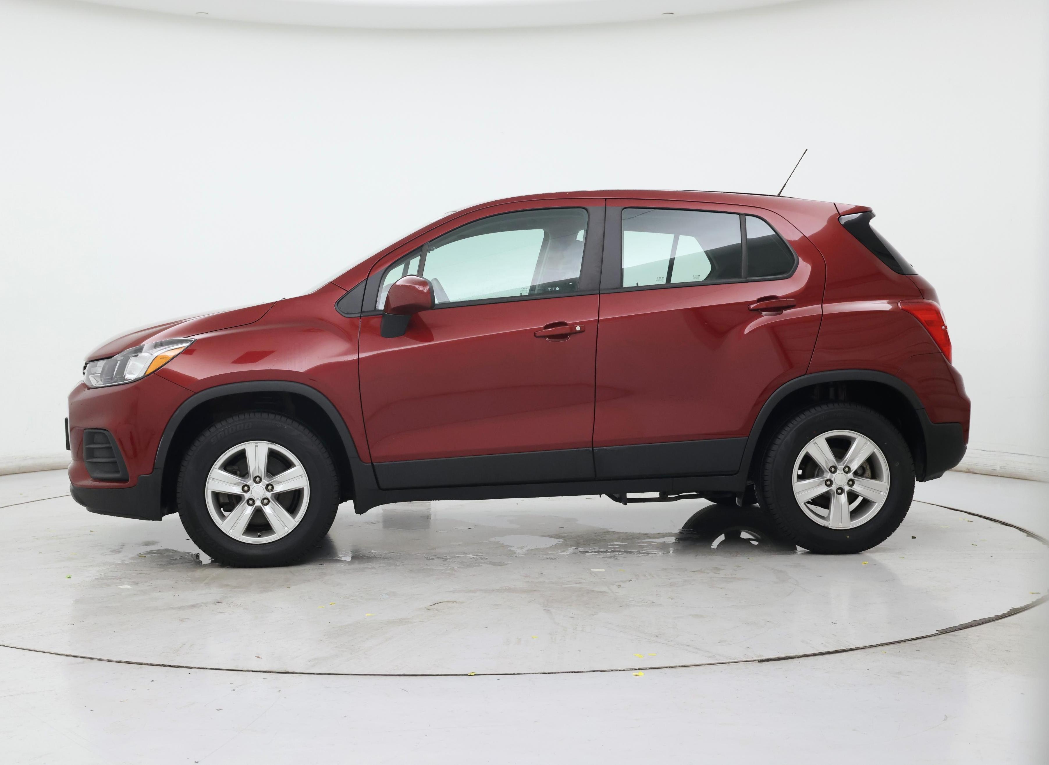 Thumbnail: 2021 Chevrolet Trax - 3