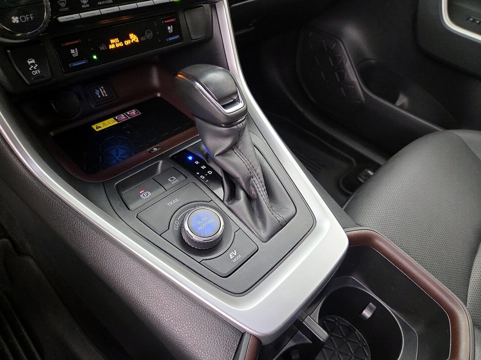 2023 Toyota RAV4 Limited - Photo 19