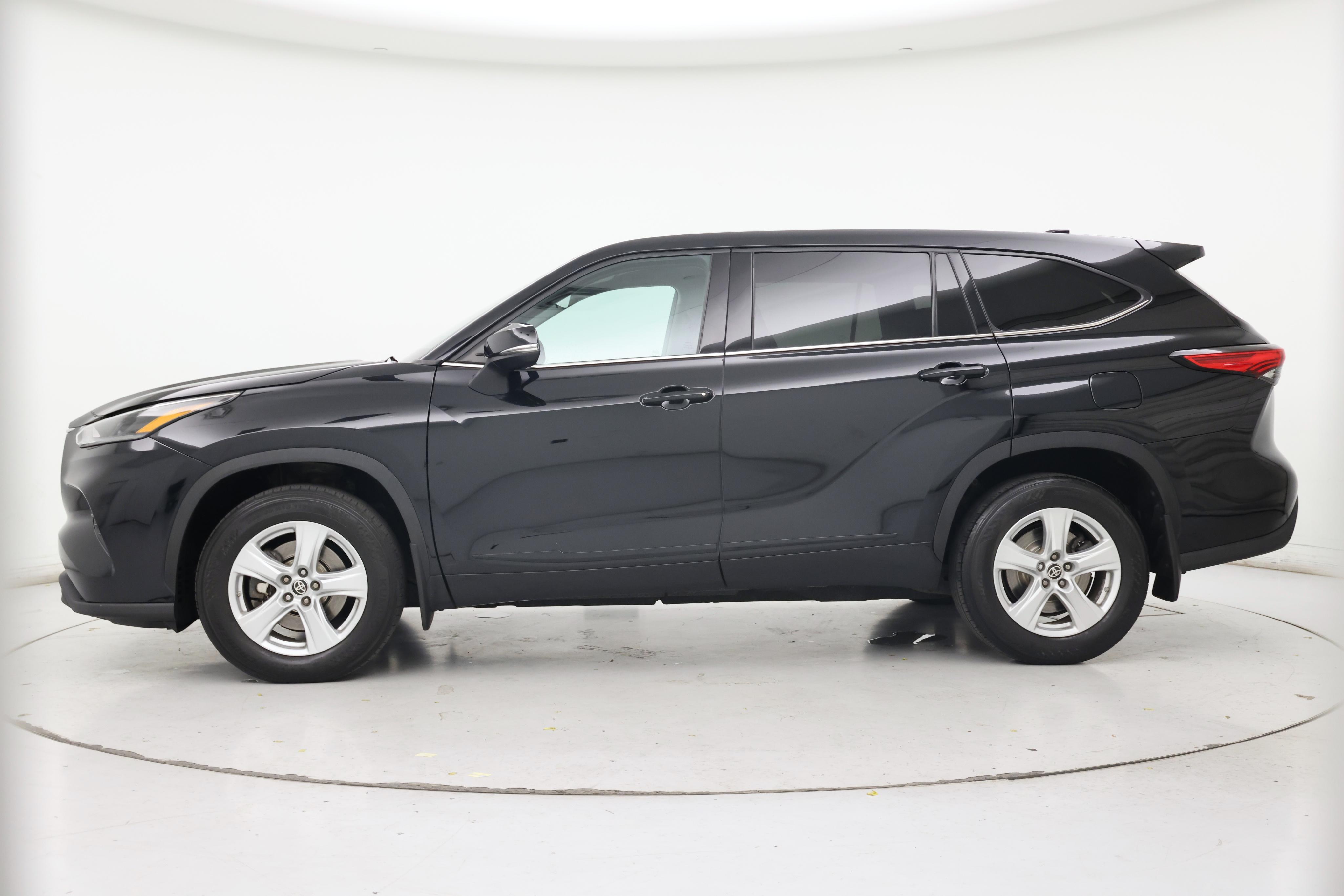 Thumbnail: 2021 Toyota Highlander - 3