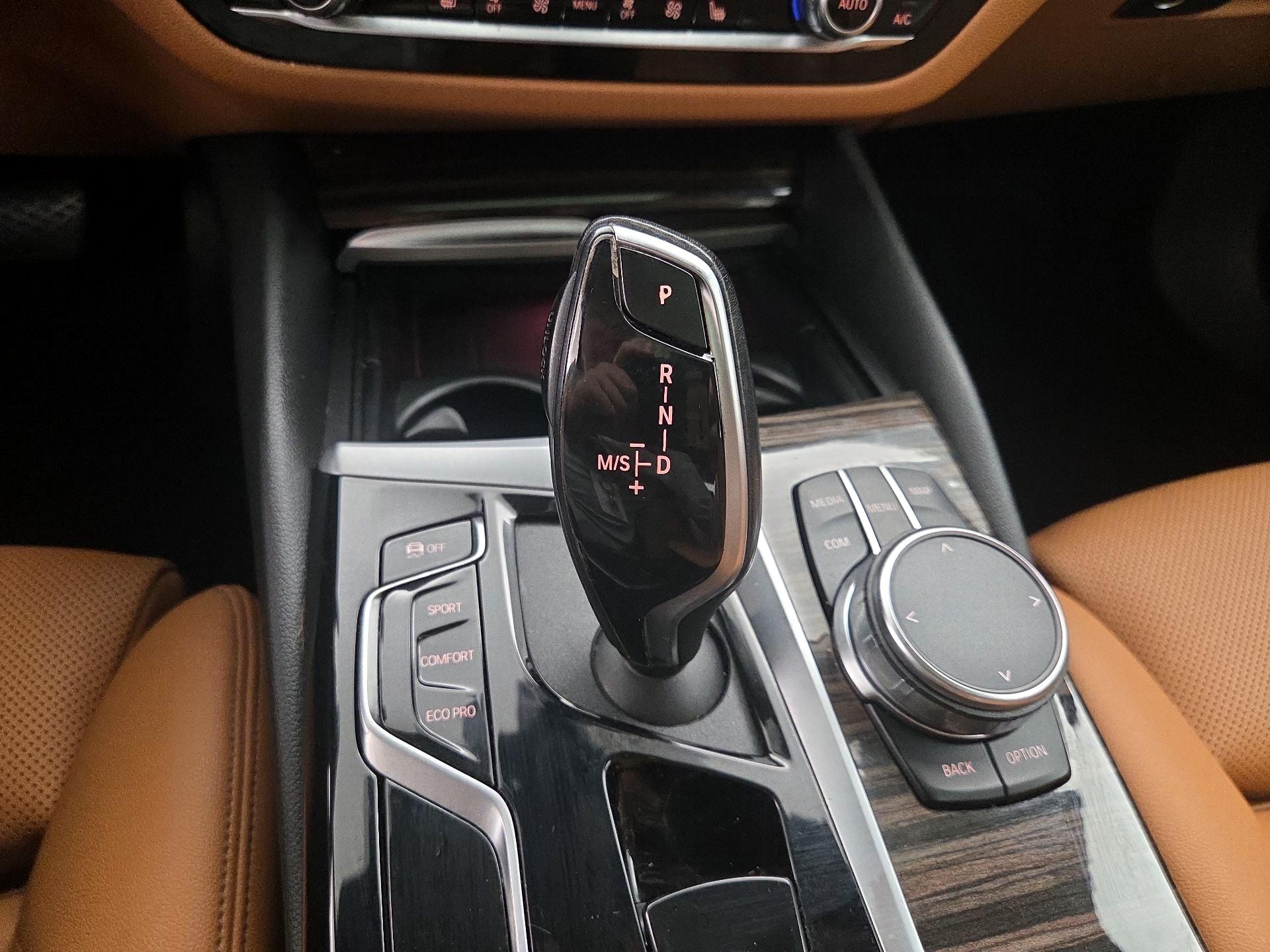 Thumbnail: 2023 BMW 5 Series - 18