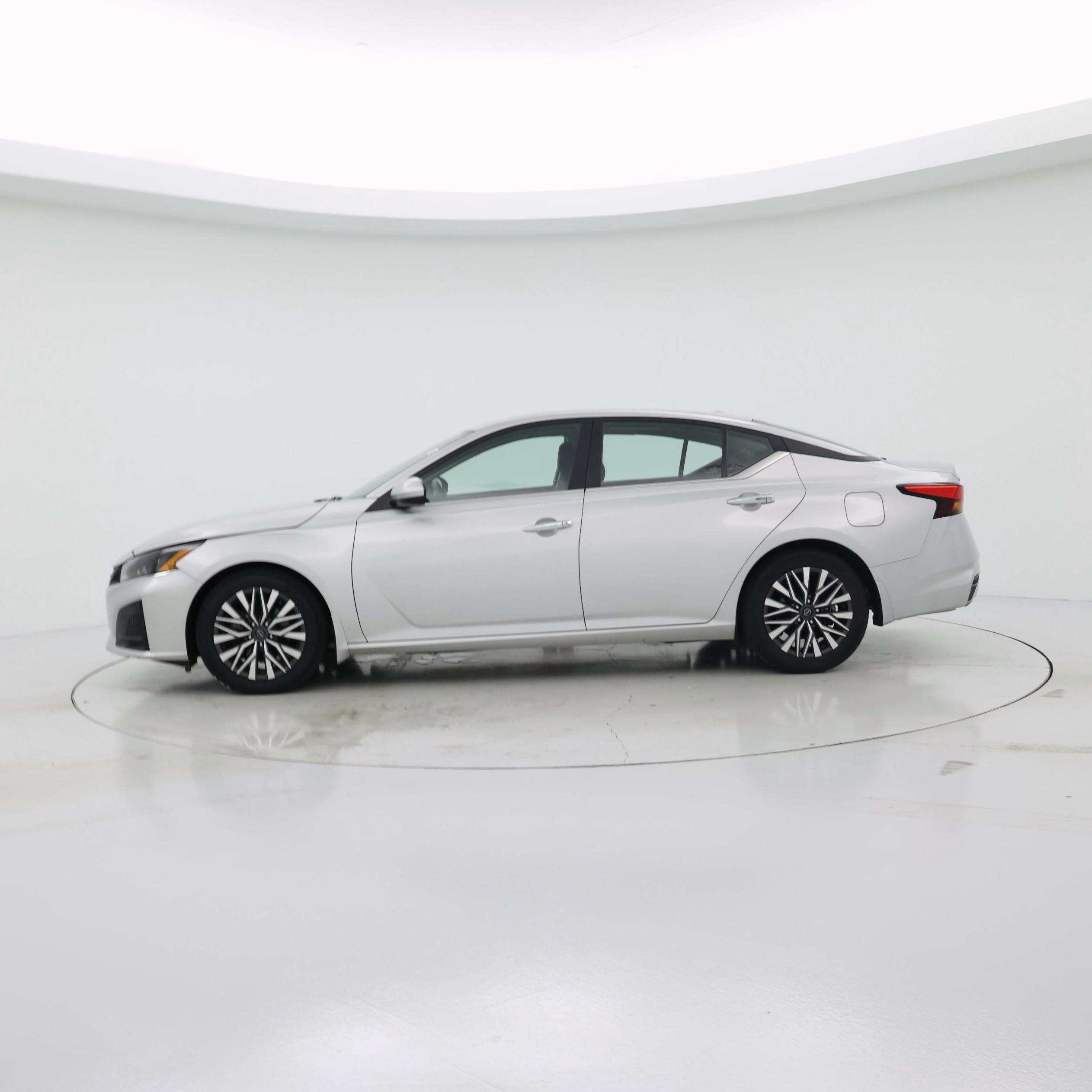 Thumbnail: 2023 Nissan Altima - 3