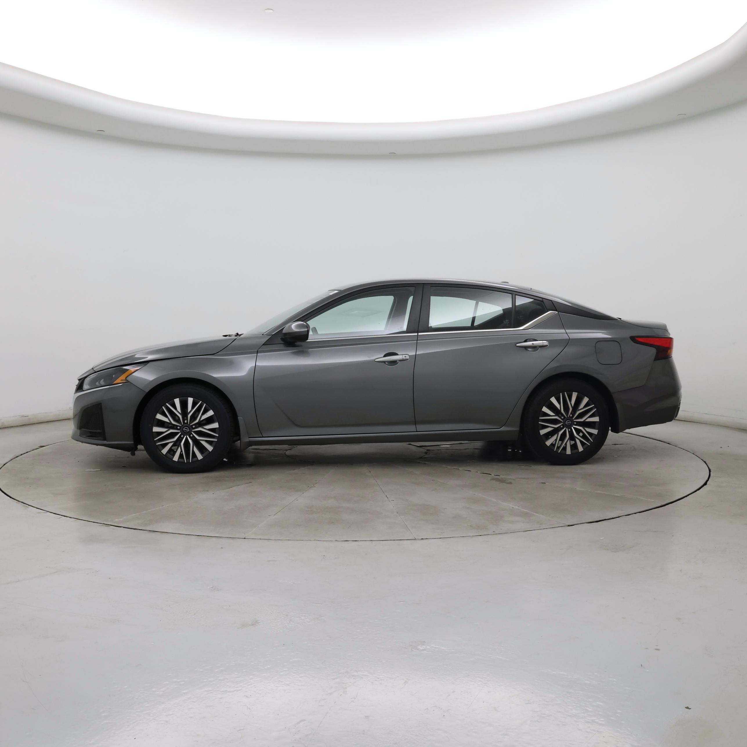 Thumbnail: 2023 Nissan Altima - 3