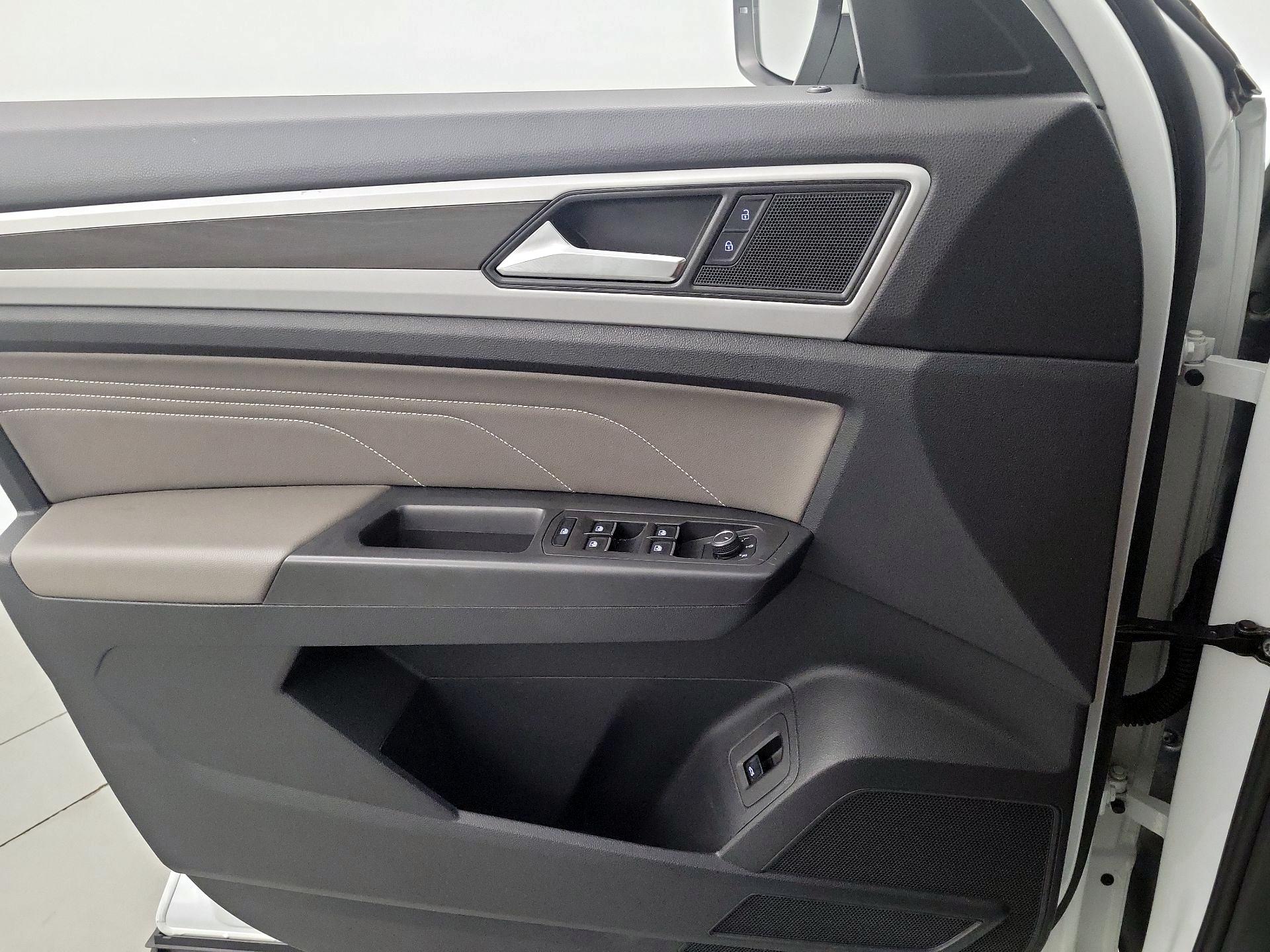 Thumbnail: 2023 Volkswagen Atlas - 12