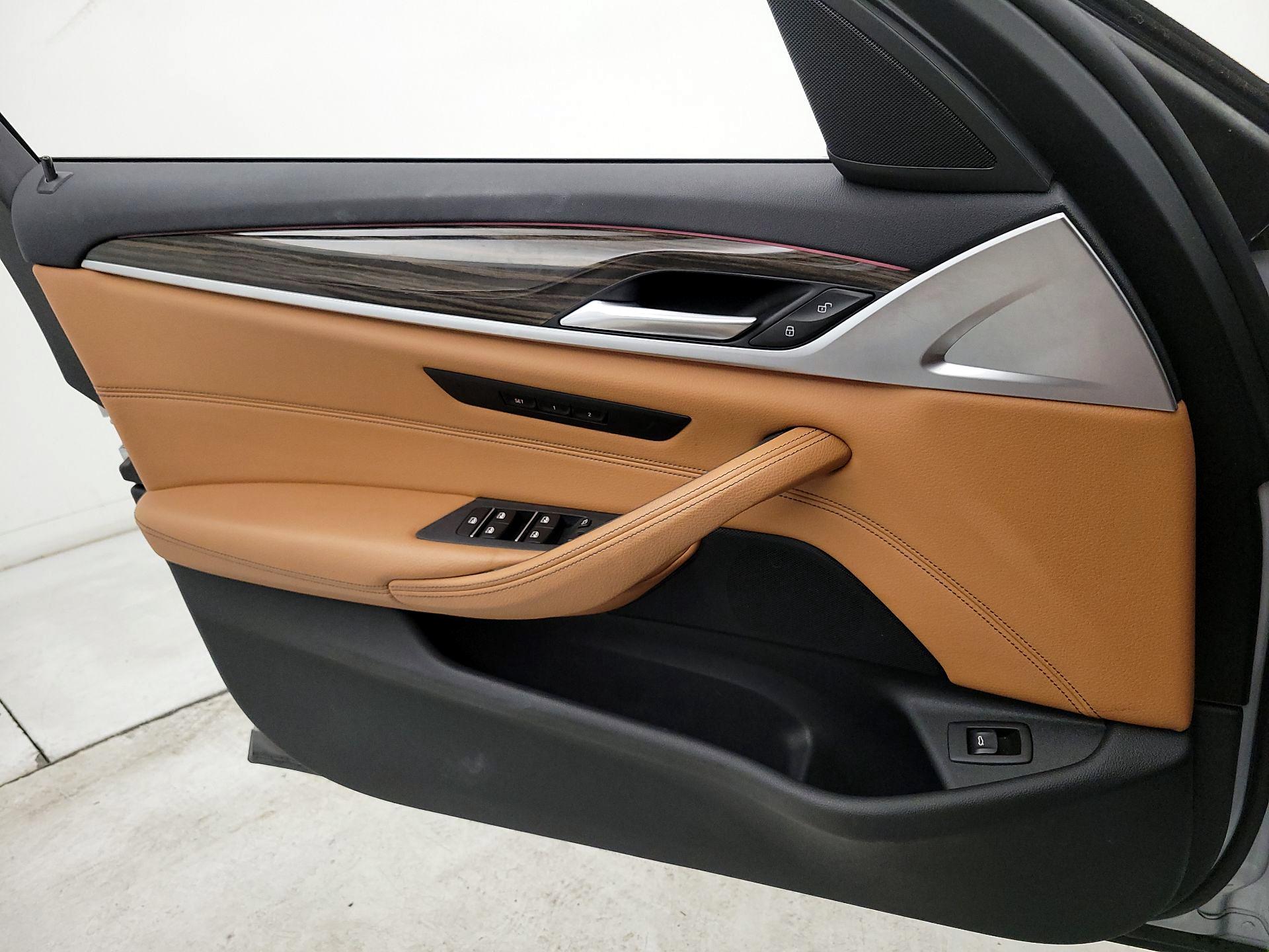 Thumbnail: 2021 BMW 5 Series - 12