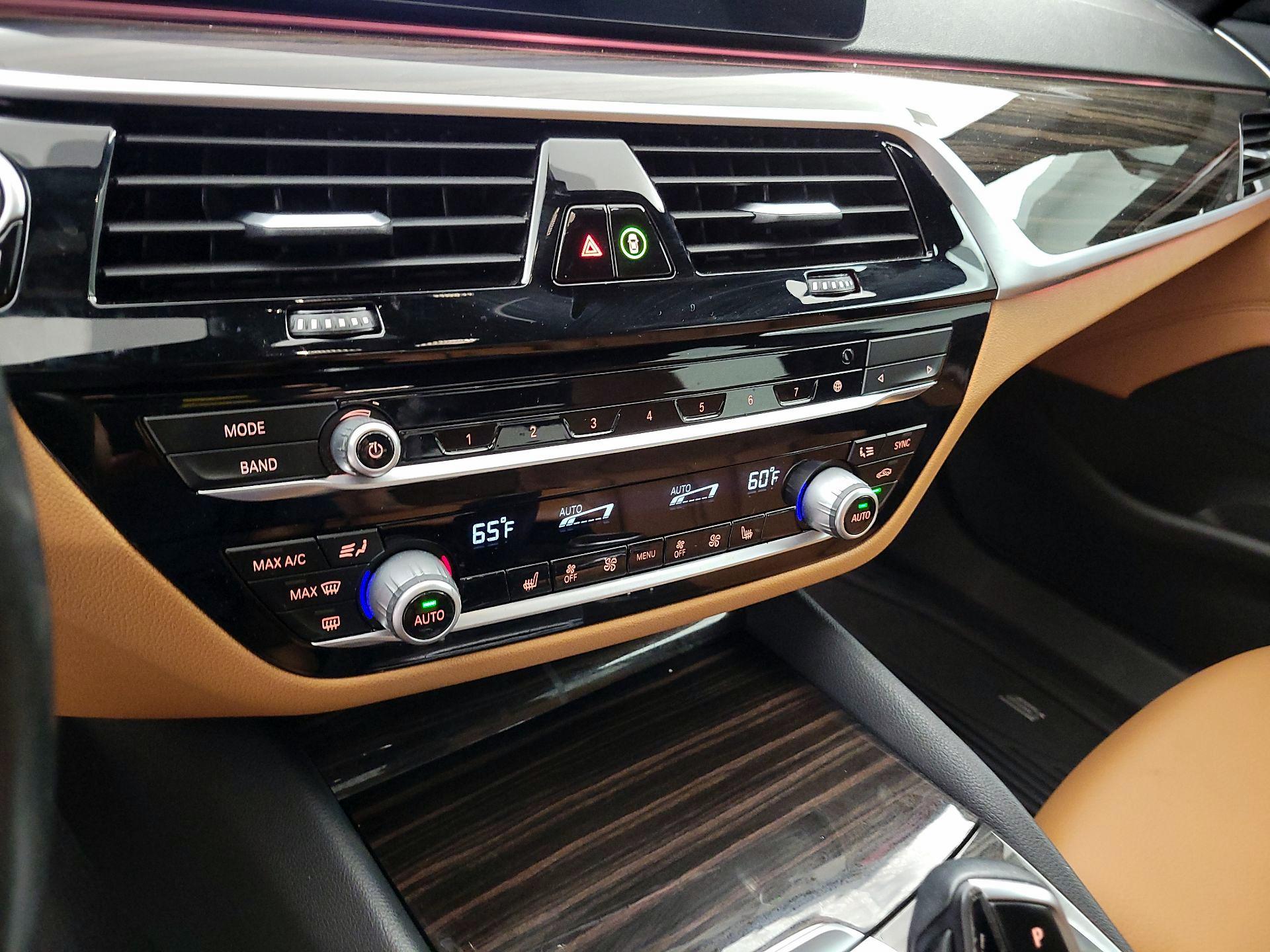 Thumbnail: 2021 BMW 5 Series - 16