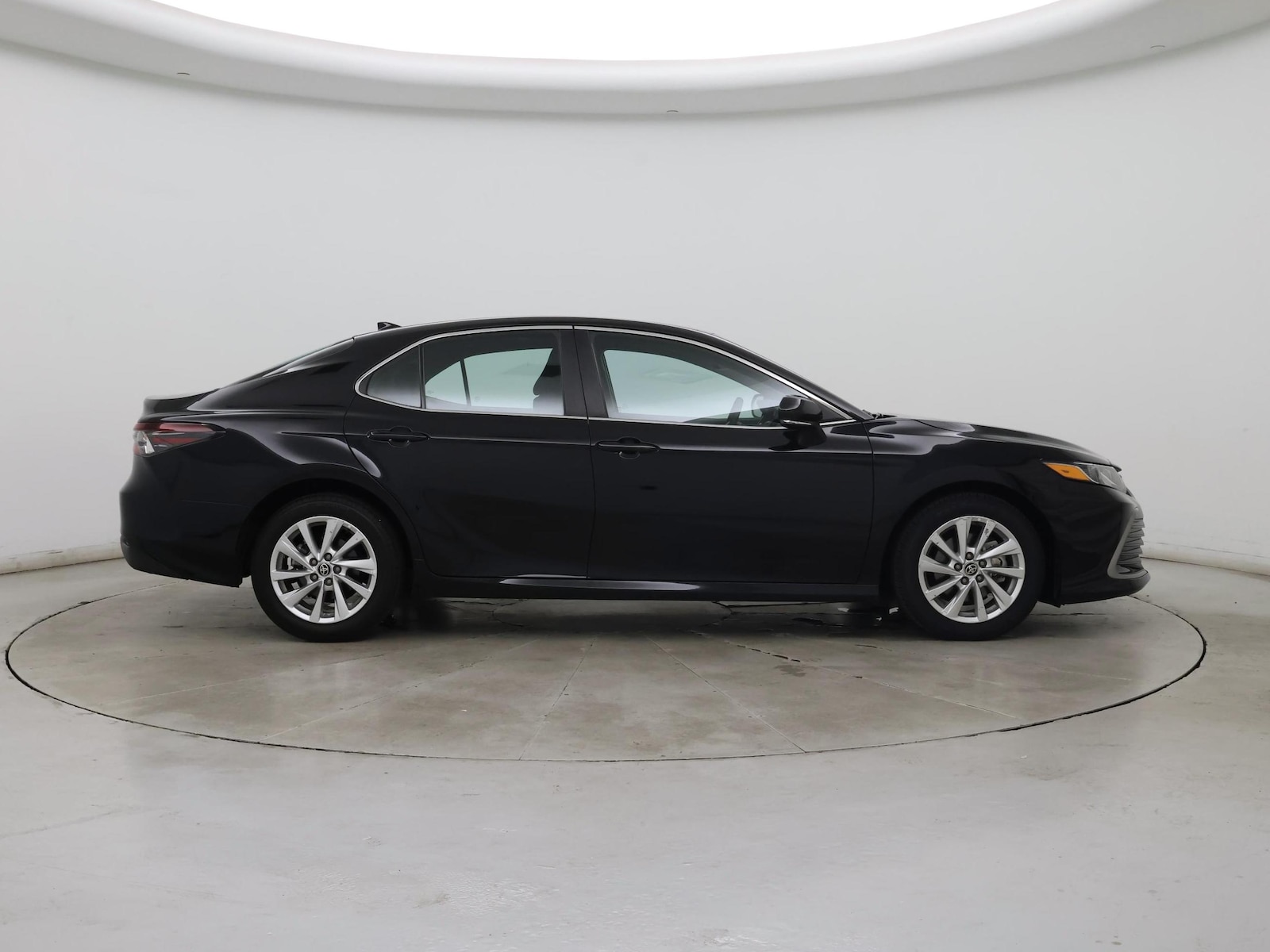 2023 Toyota Camry LE - Photo 8
