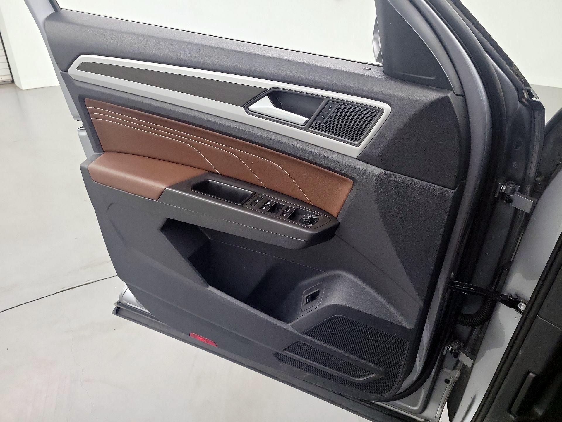 Thumbnail: 2023 Volkswagen Atlas - 12