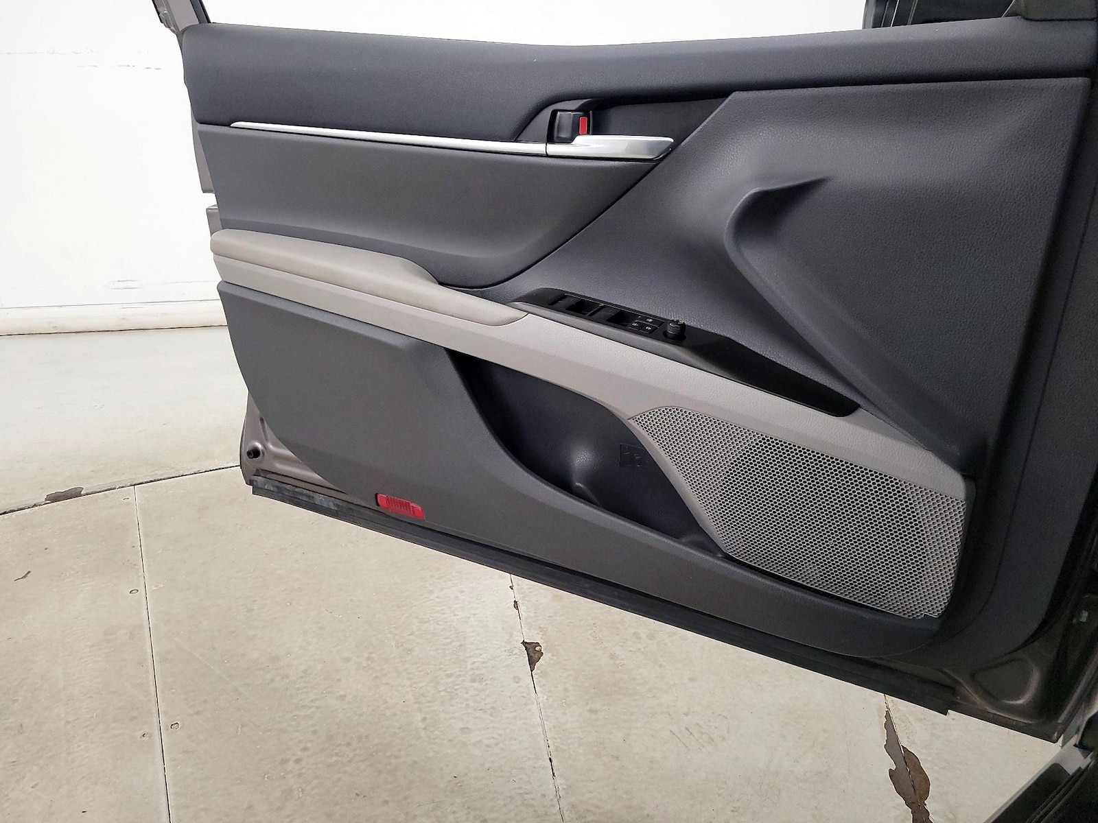 2024 Toyota Camry SE - Photo 13