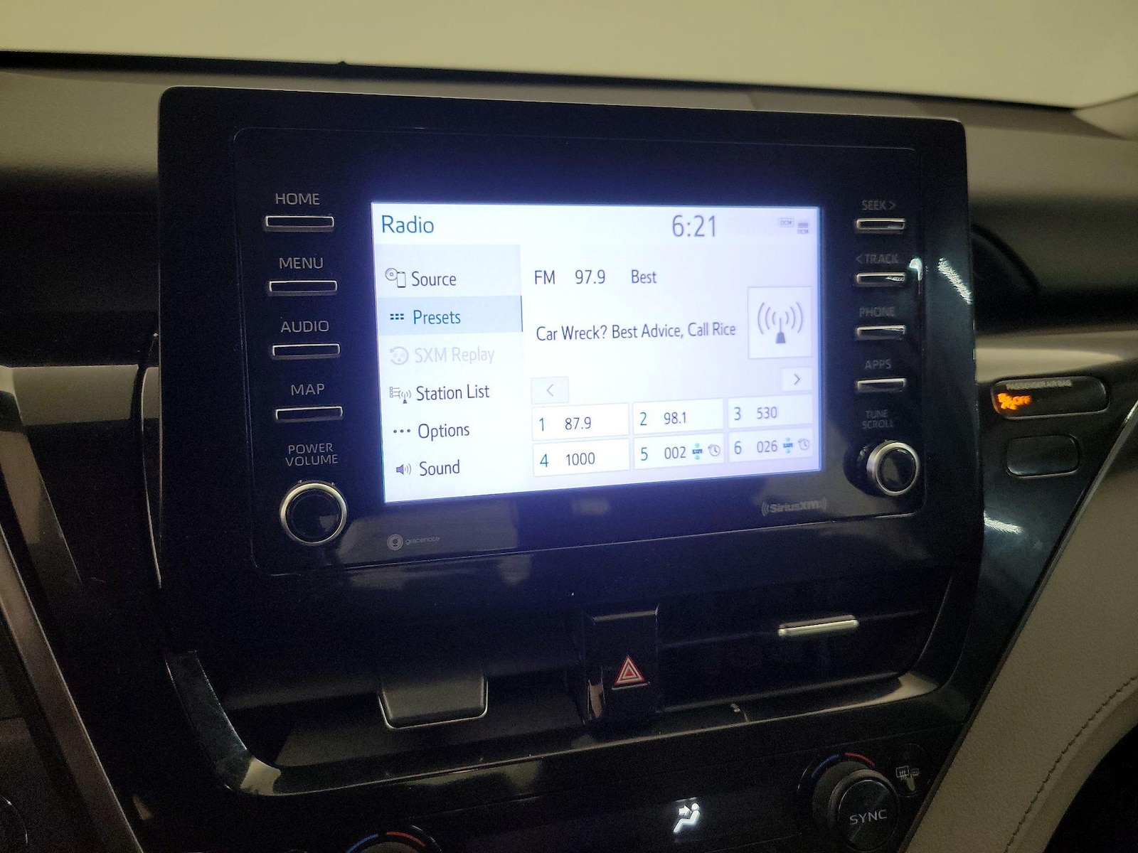 2024 Toyota Camry SE - Photo 16