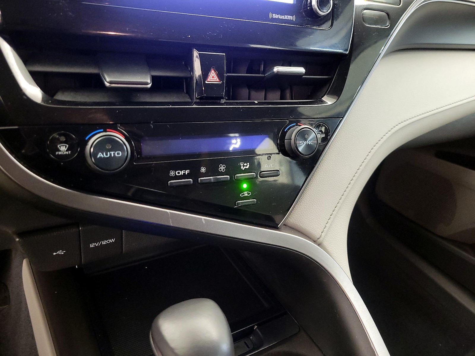 2024 Toyota Camry SE - Photo 17