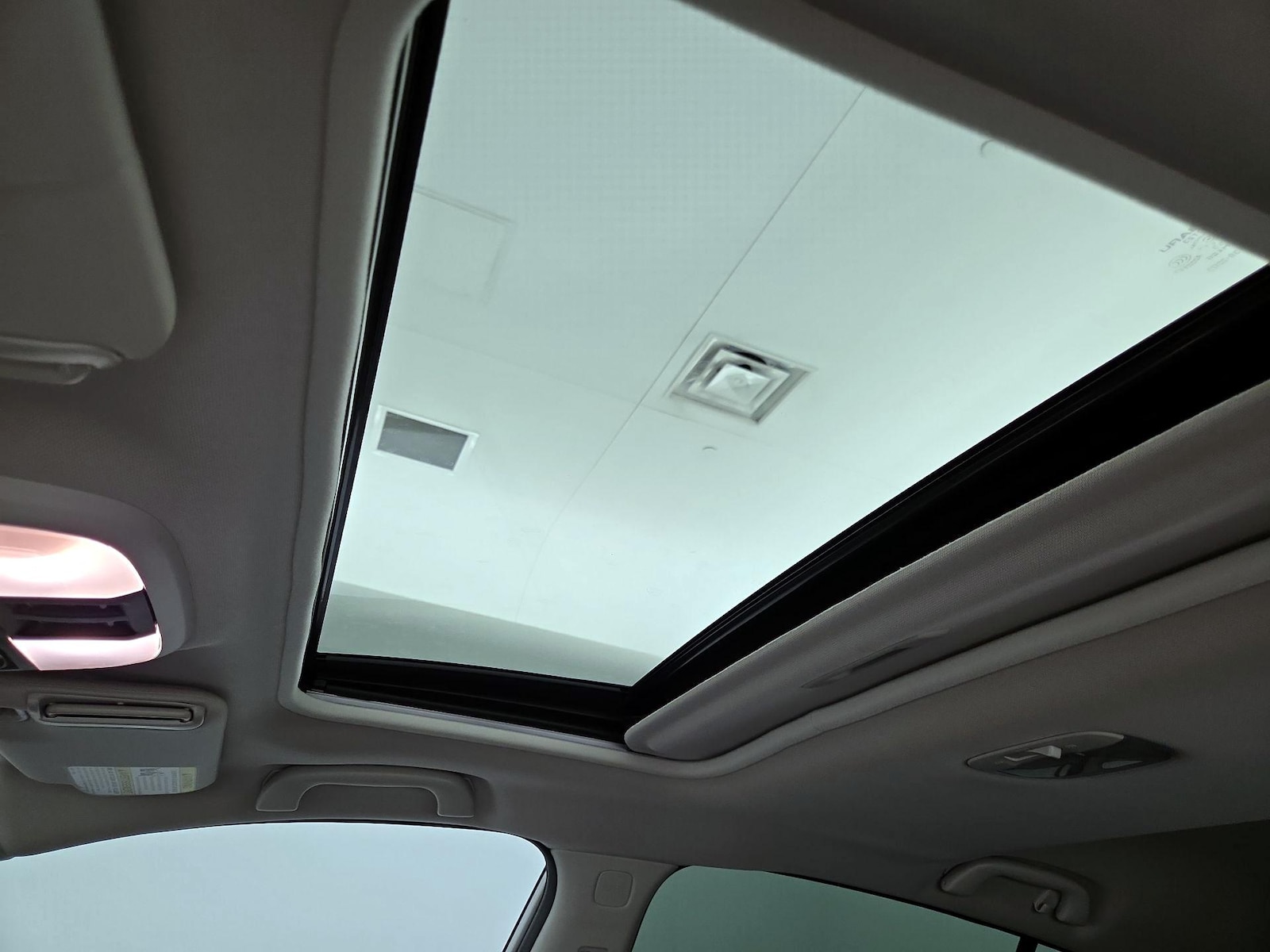Sunroof(s) & Overhead Airbags
