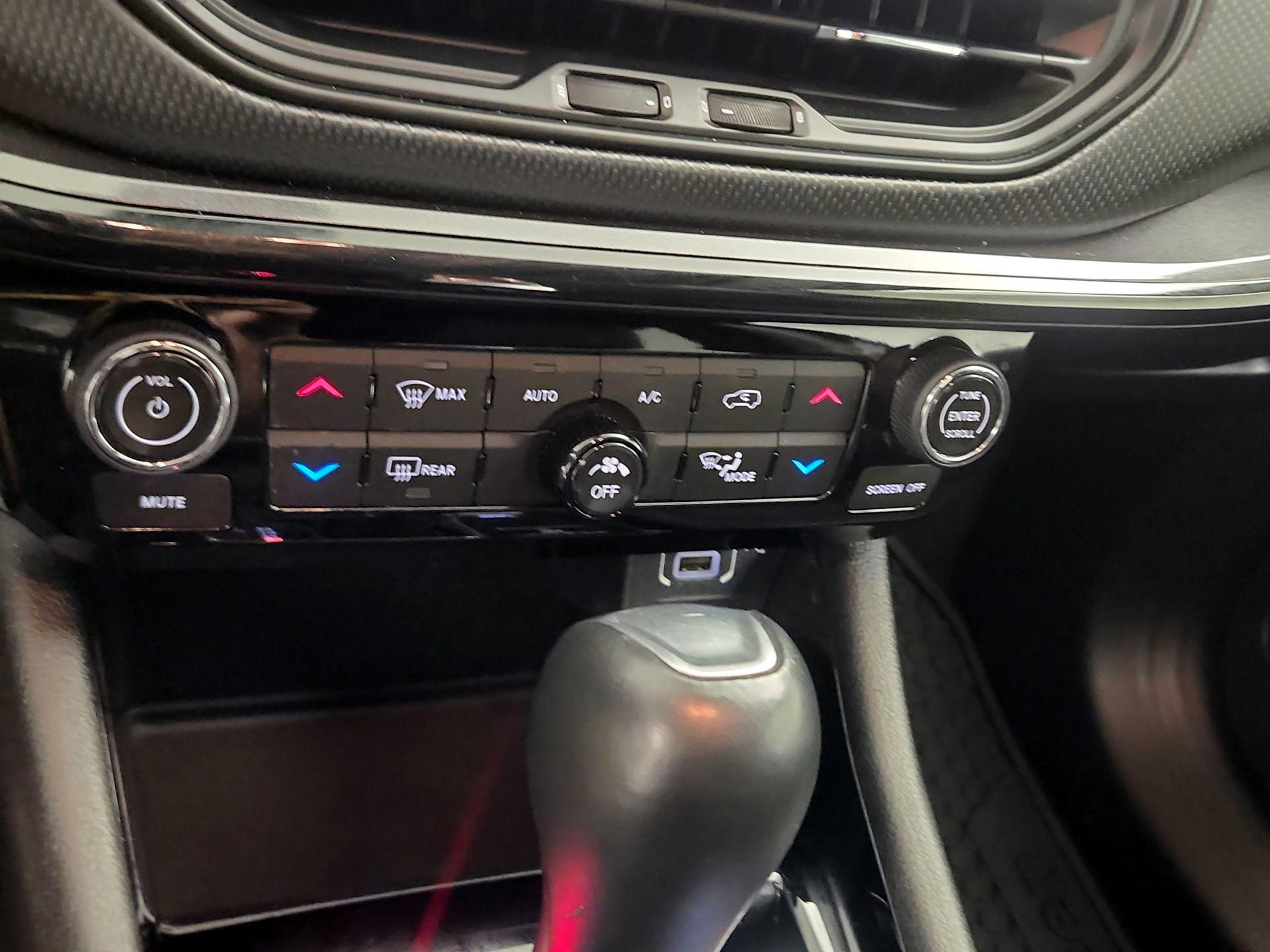 Thumbnail: 2022 Jeep Compass - 16