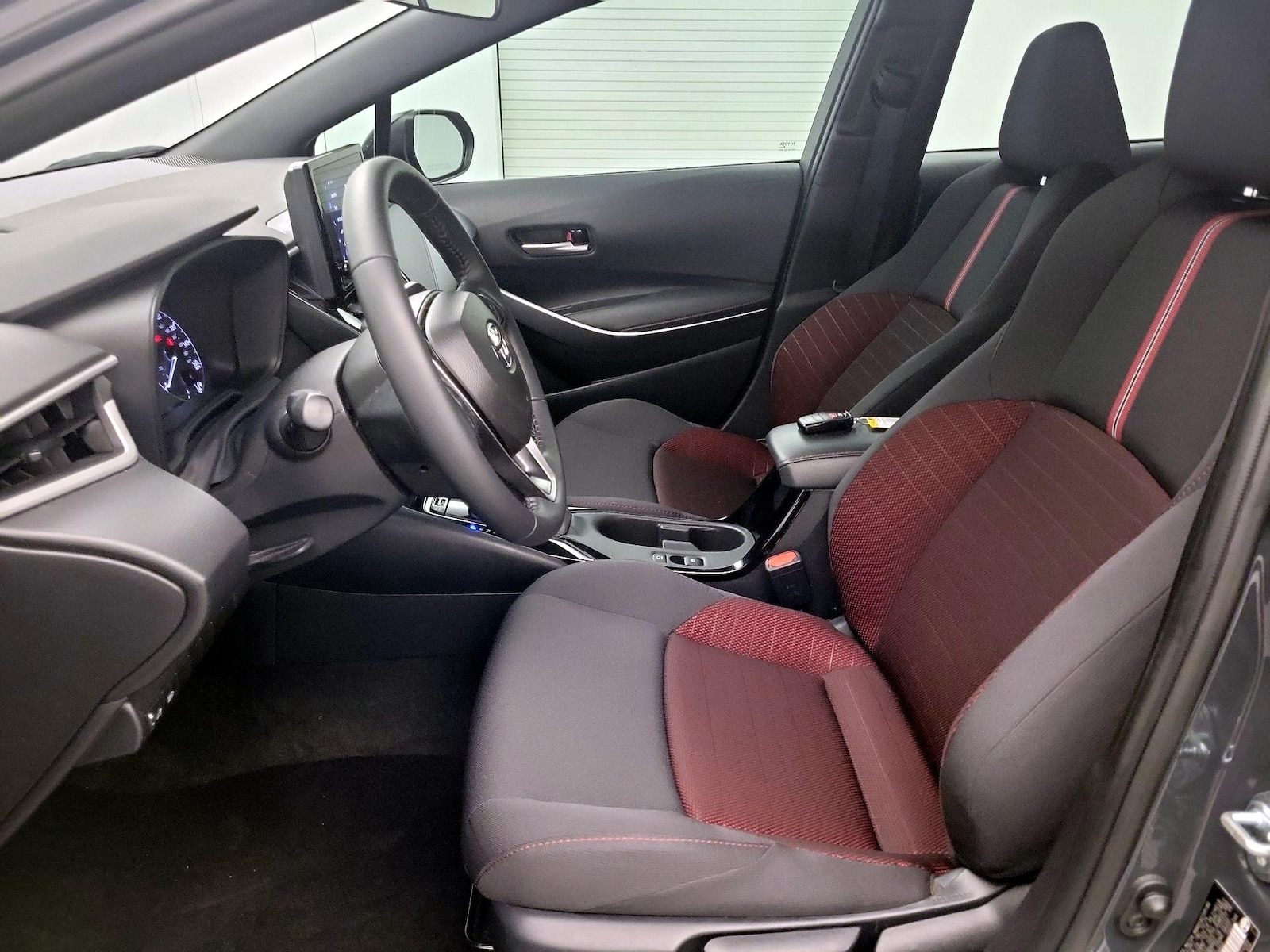 2025 Toyota Corolla SE - Photo 12