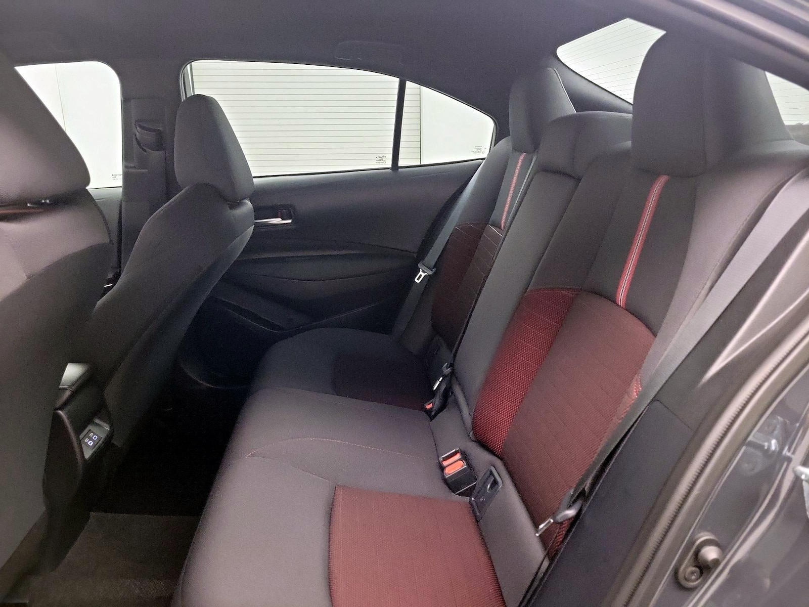 2025 Toyota Corolla SE - Photo 19