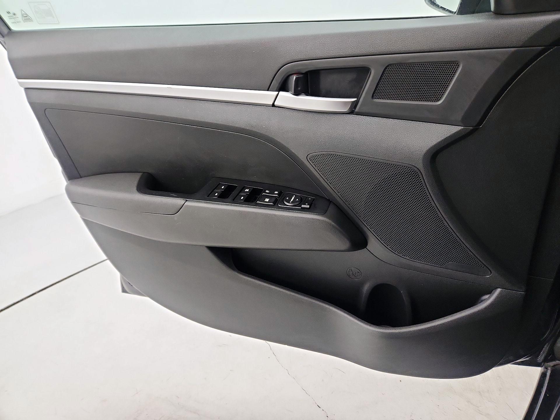 Thumbnail: 2020 Hyundai Elantra - 12
