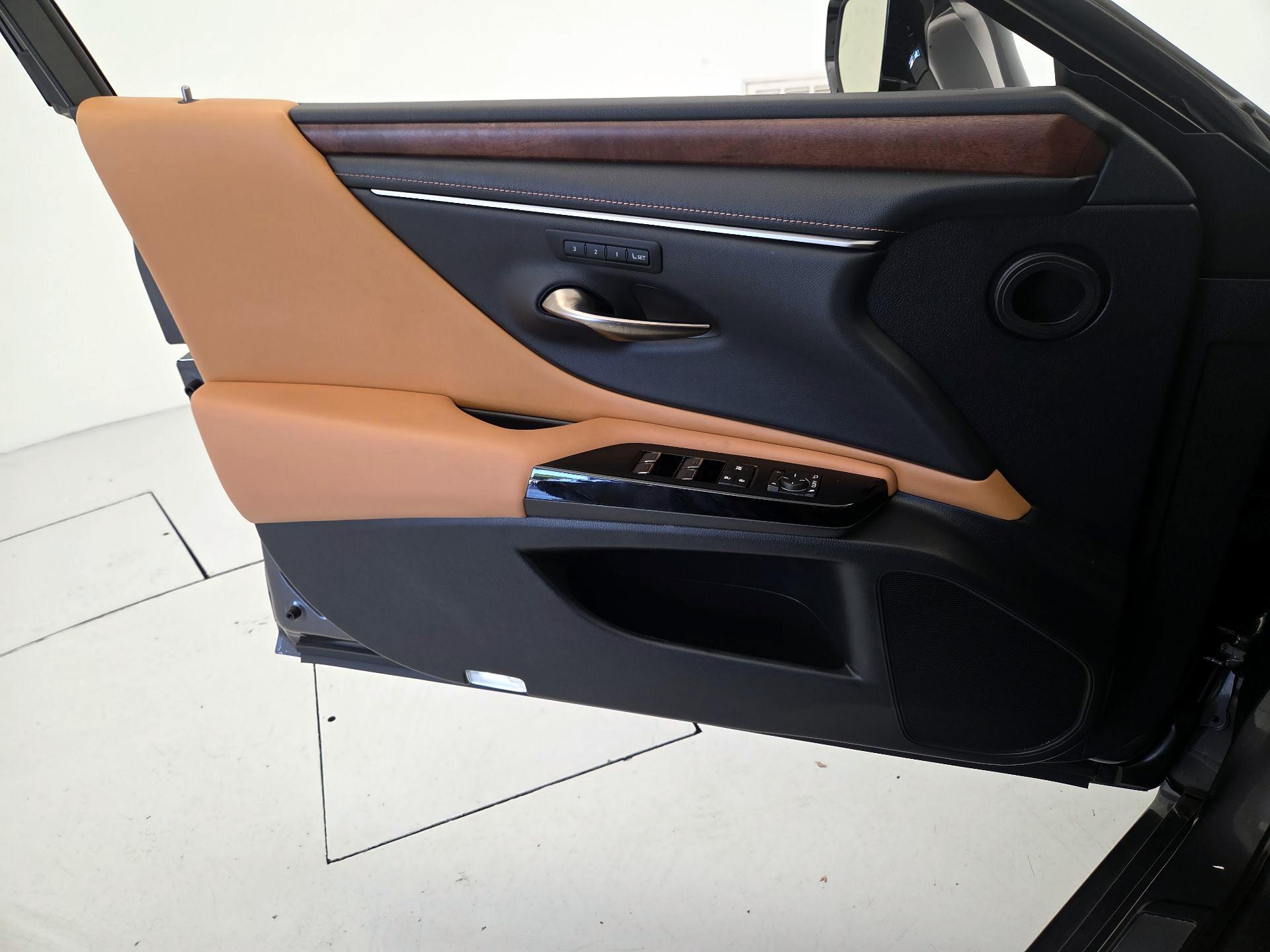 Thumbnail: 2023 Lexus ES - 12