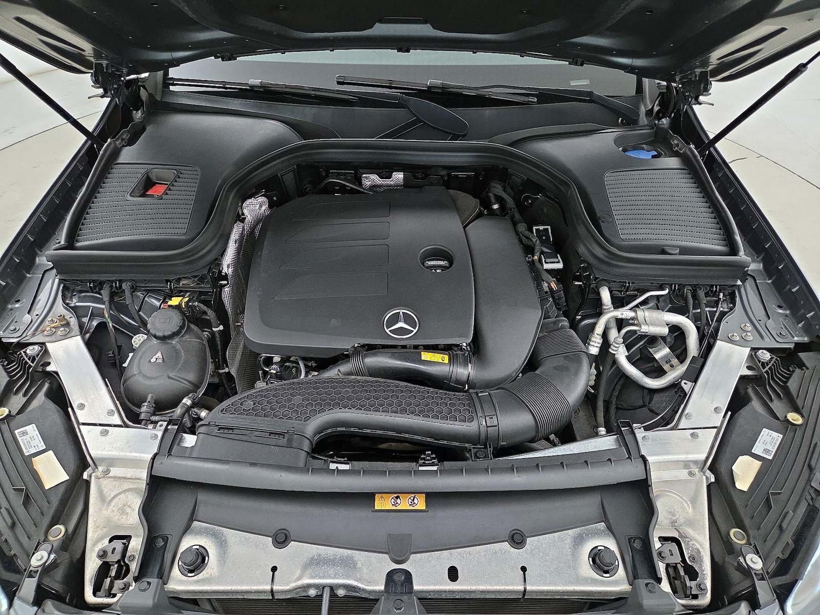 2023 Mercedes-Benz GLC Coupe GLC300 - Photo 23