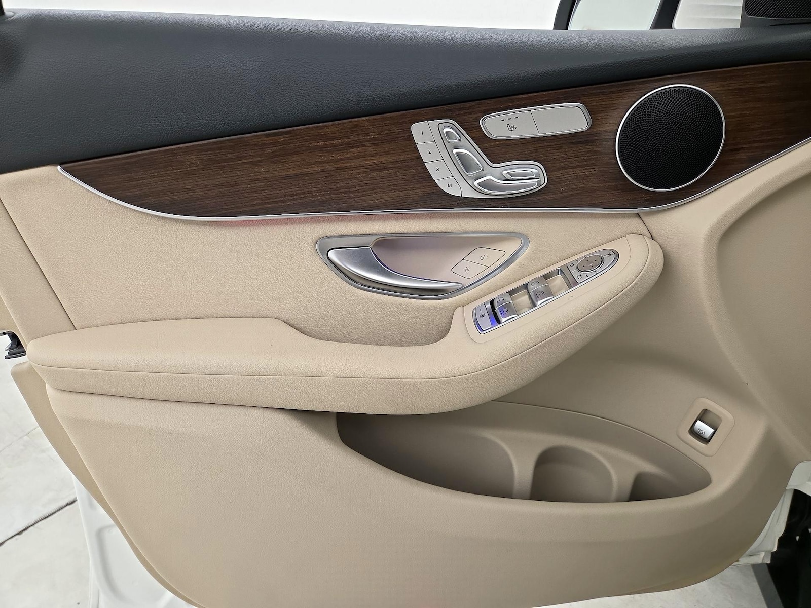 2022 Mercedes-Benz GLC GLC300 - Photo 13