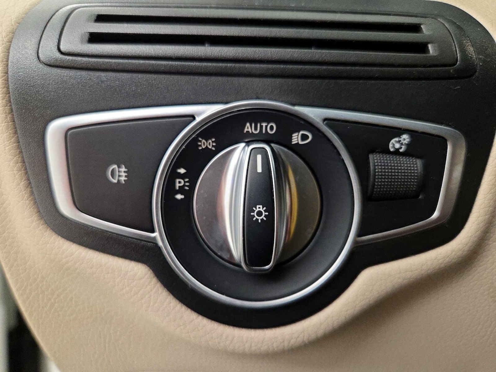 2022 Mercedes-Benz GLC GLC300 - Photo 14