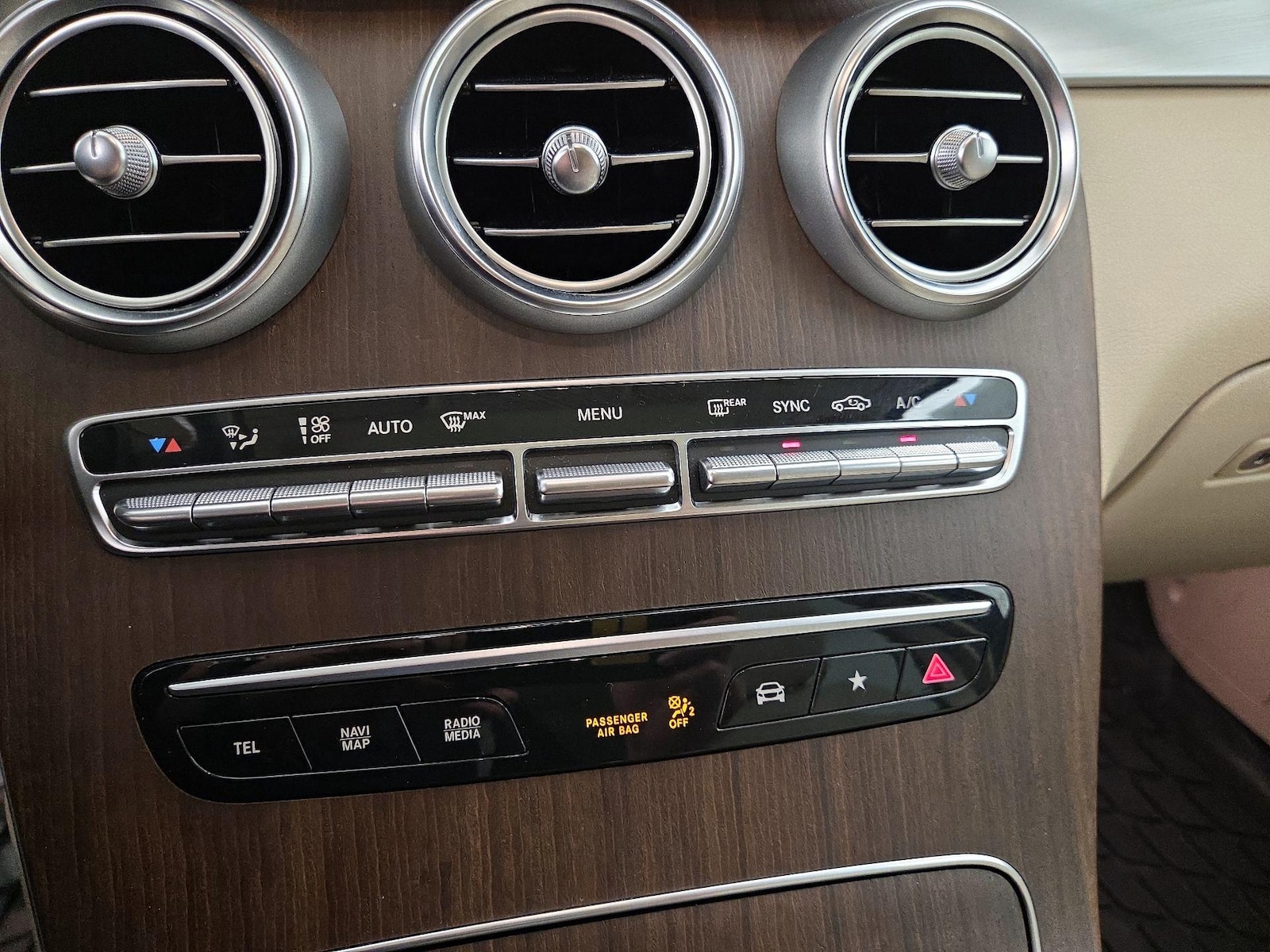 2022 Mercedes-Benz GLC GLC300 - Photo 17