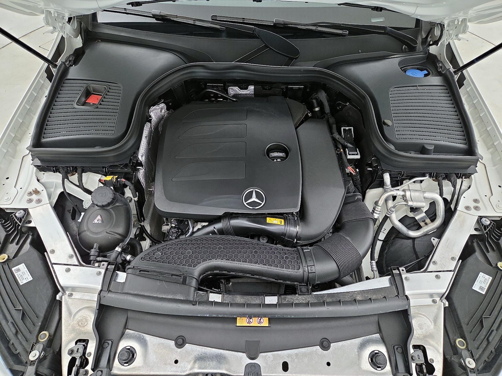 2022 Mercedes-Benz GLC GLC300 - Photo 23