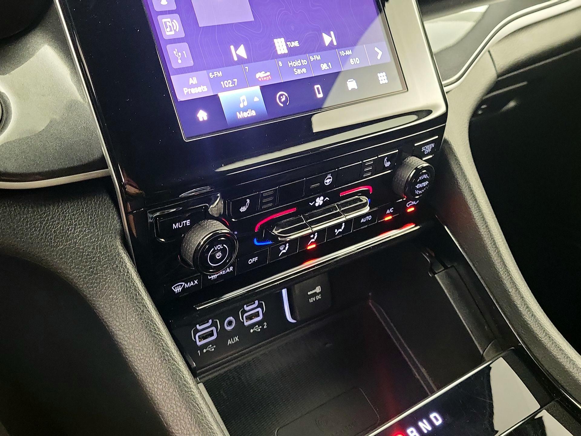 Thumbnail: 2023 Jeep Grand Cherokee - 16