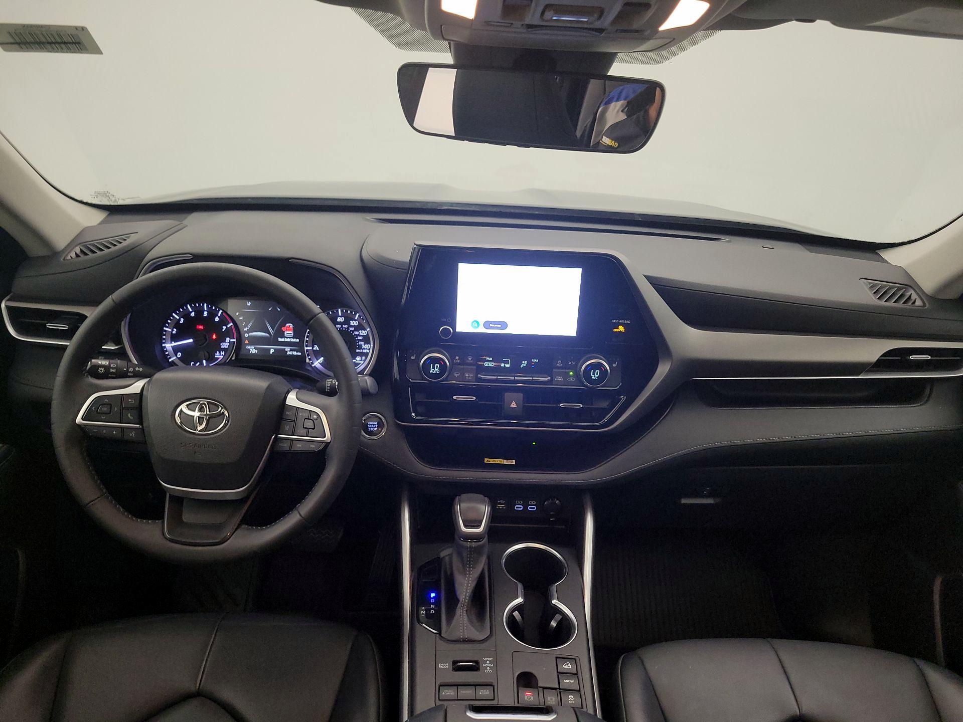 Thumbnail: 2023 Toyota Highlander - 9