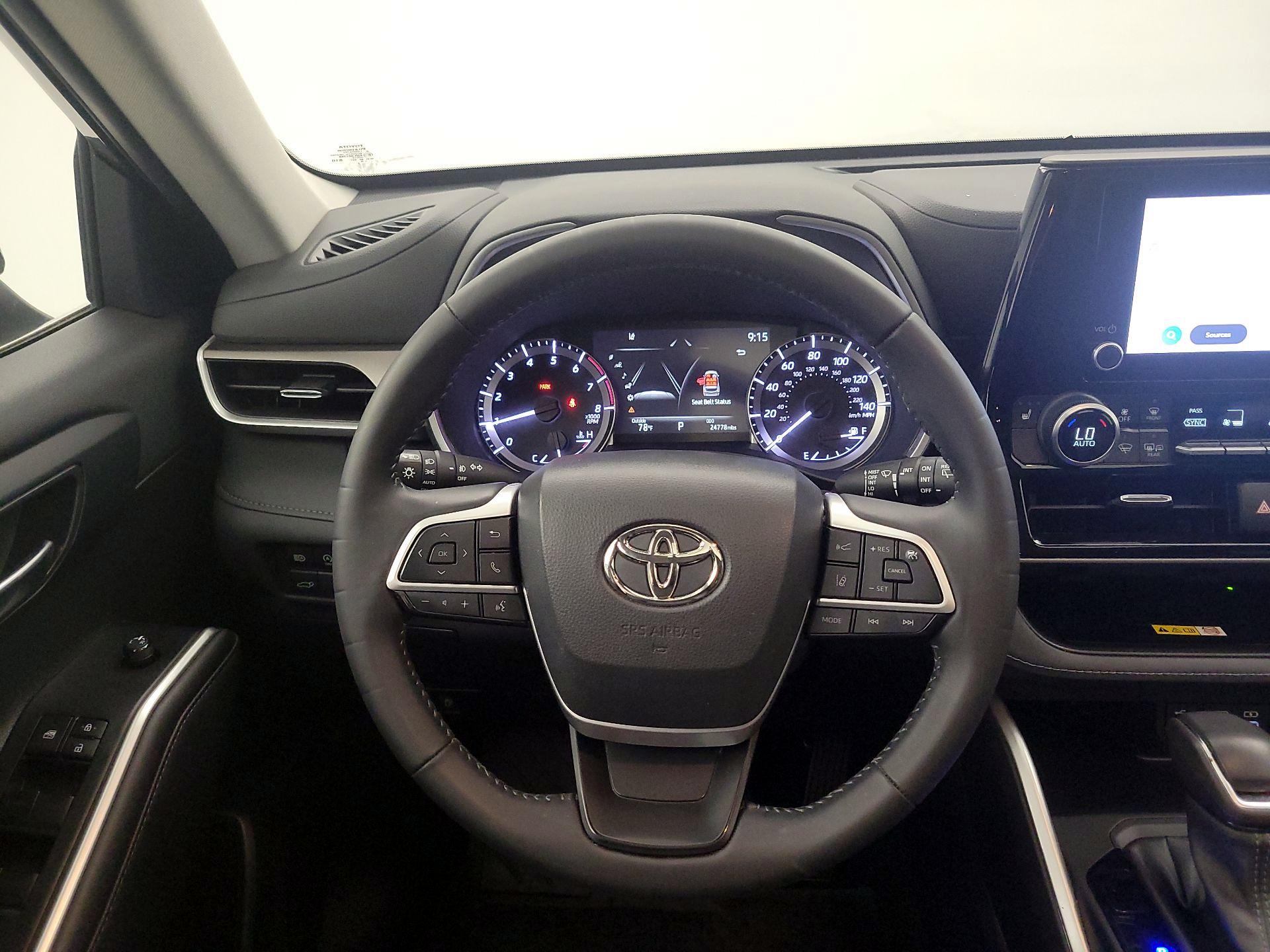 Thumbnail: 2023 Toyota Highlander - 10