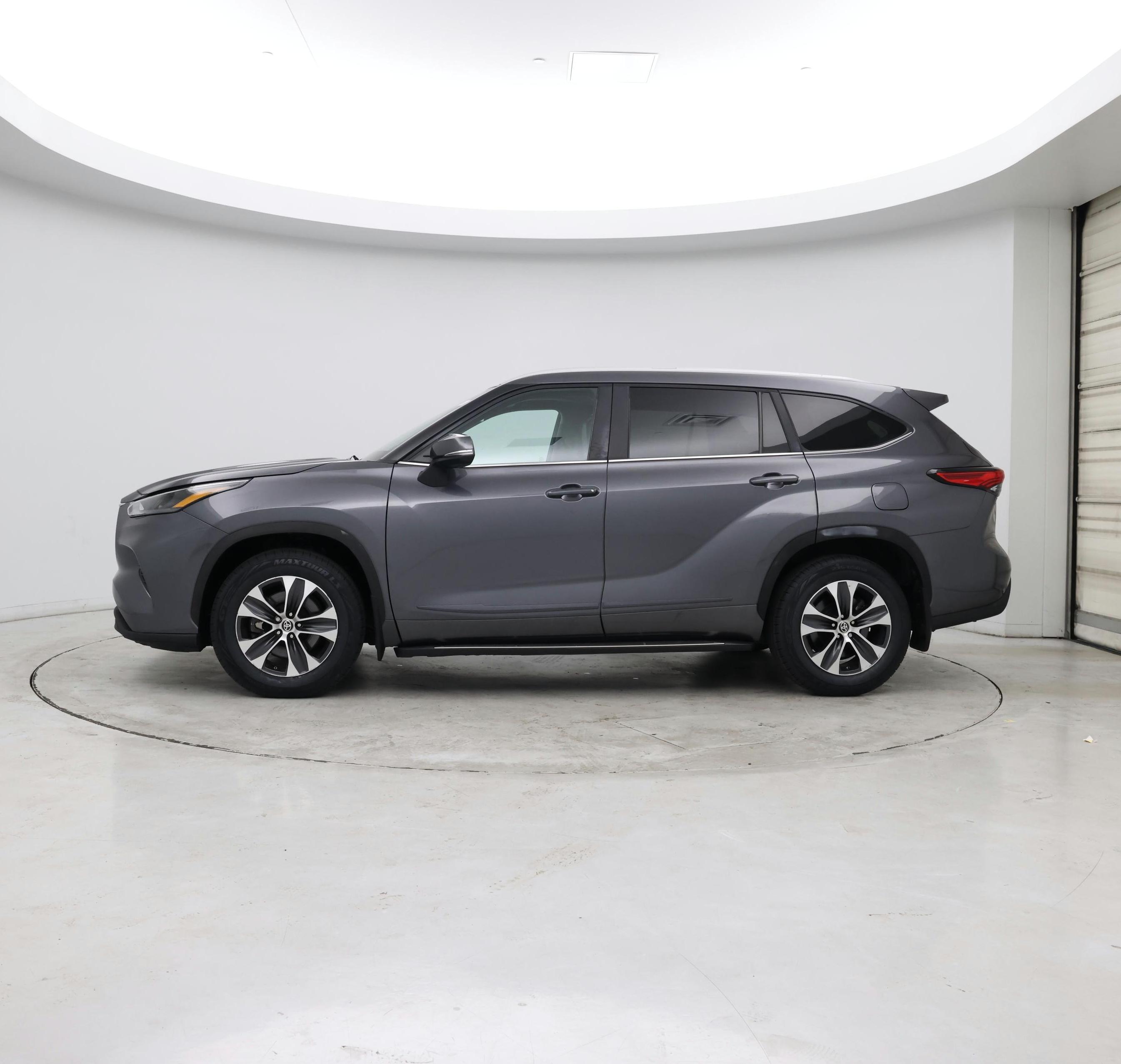 Thumbnail: 2023 Toyota Highlander - 2