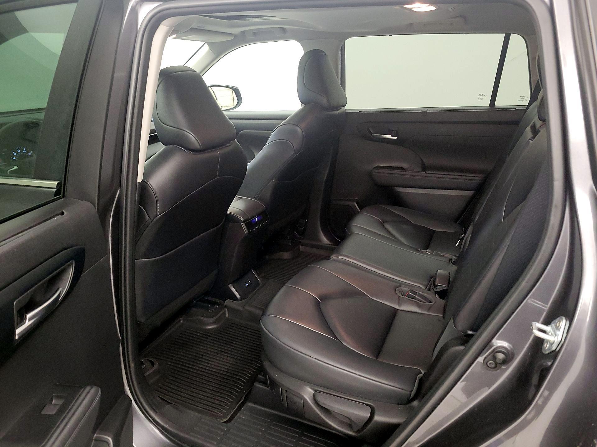 Thumbnail: 2023 Toyota Highlander - 20