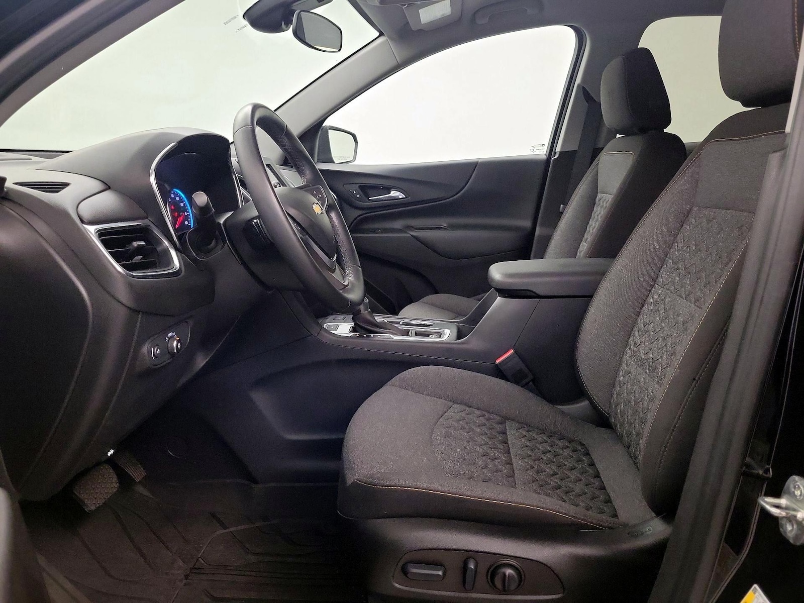 2023 Chevrolet Equinox LT - Photo 12