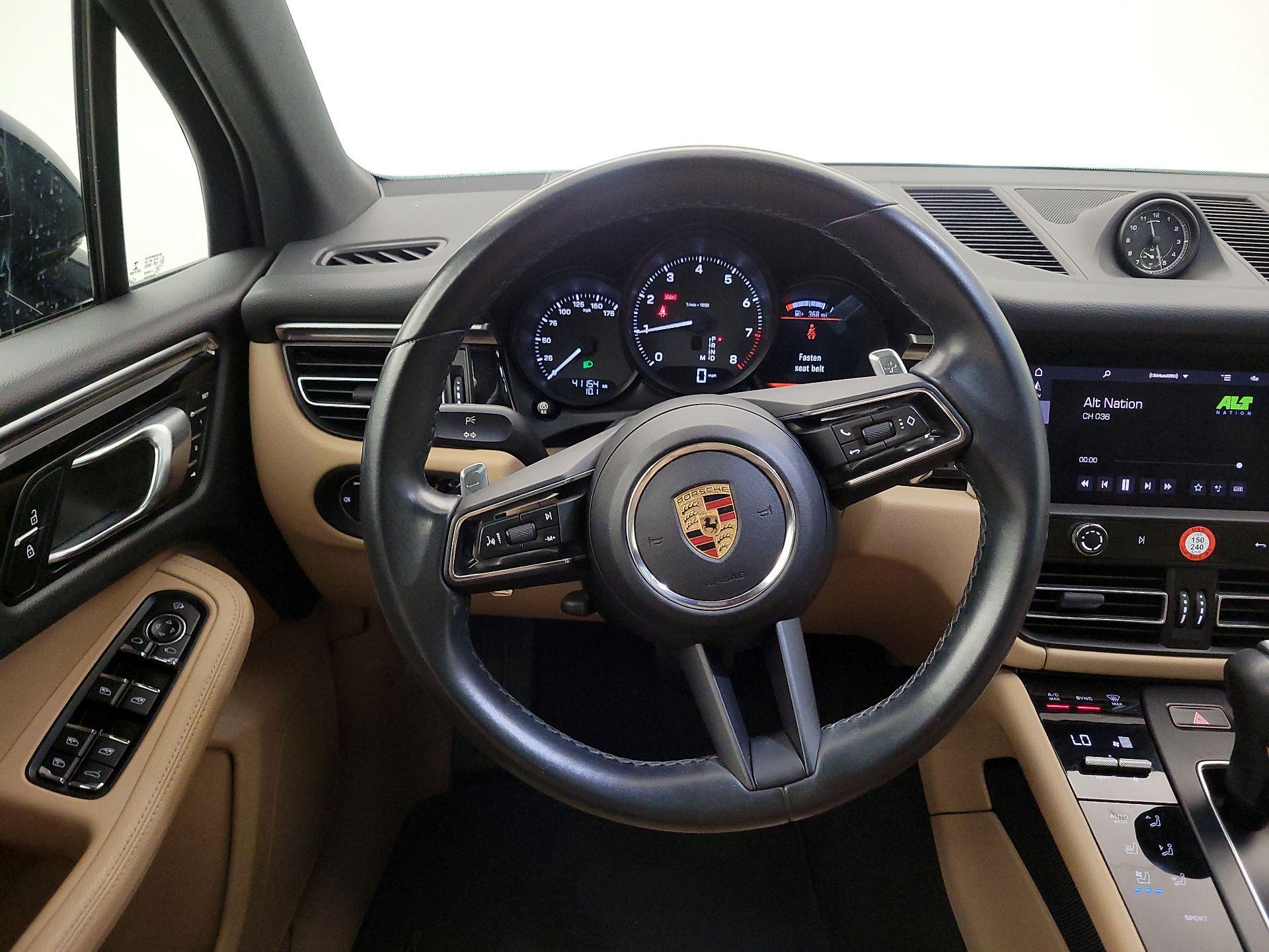 Thumbnail: 2023 Porsche Macan - 10