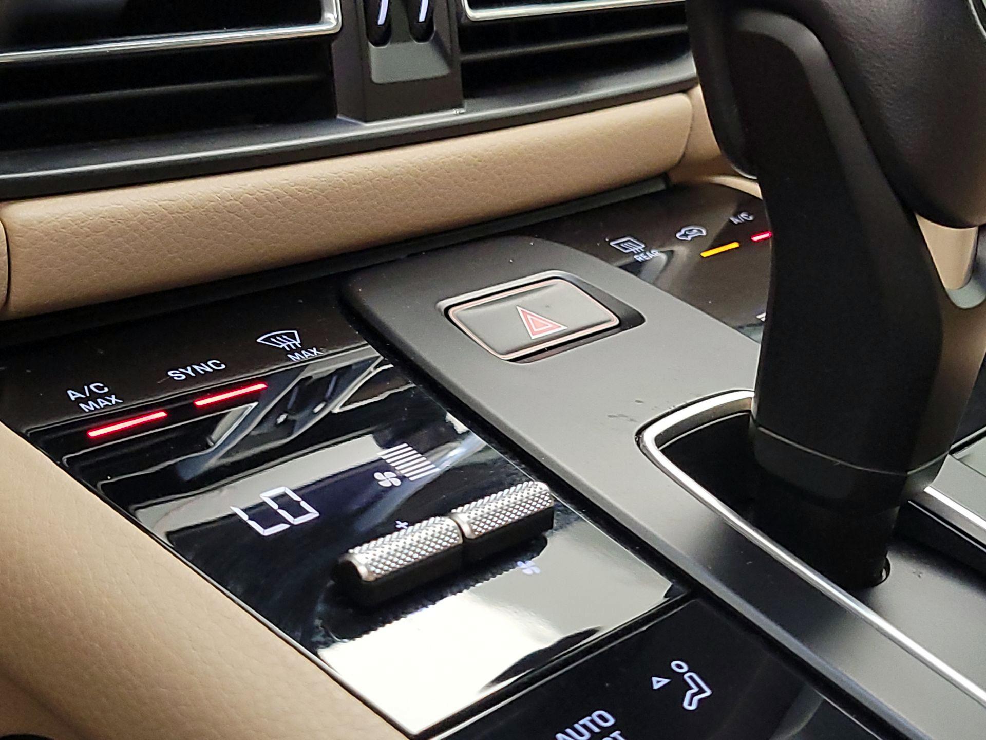 Thumbnail: 2023 Porsche Macan - 16