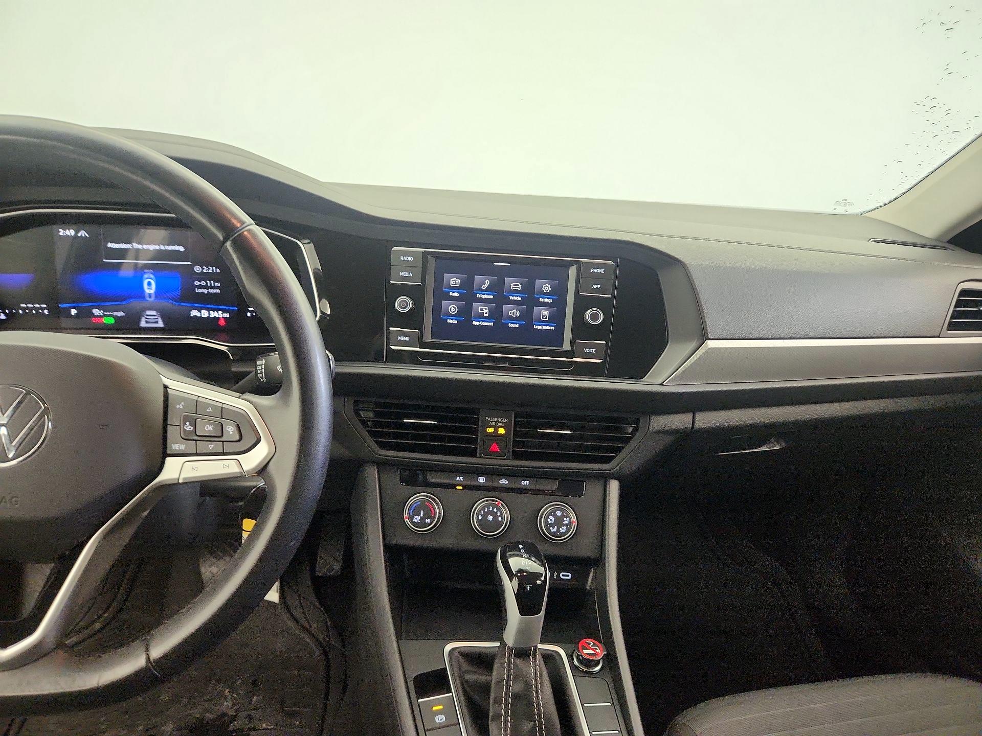 Thumbnail: 2024 Volkswagen Jetta - 9