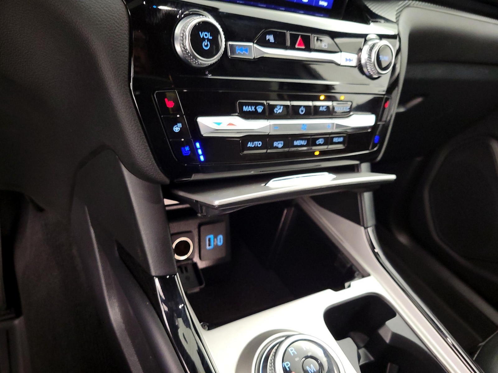 2022 Ford Explorer ST - Photo 18