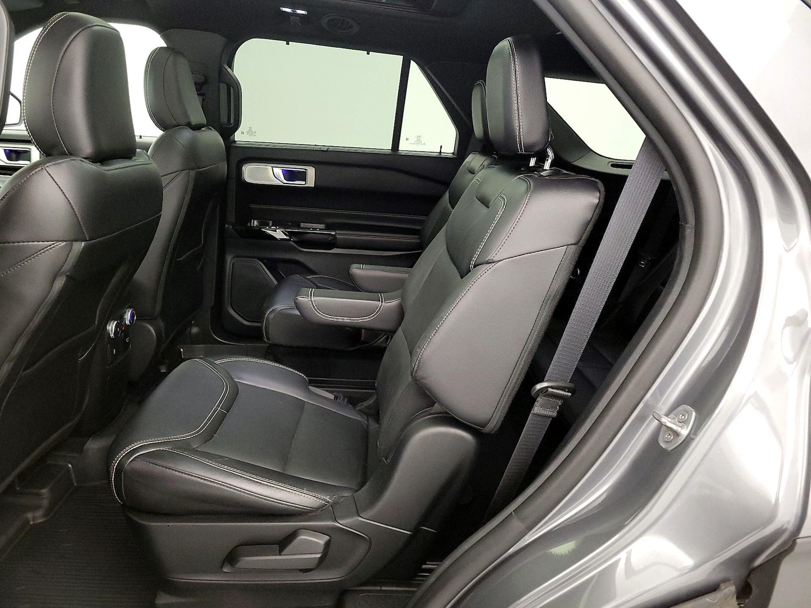 2022 Ford Explorer ST - Photo 22