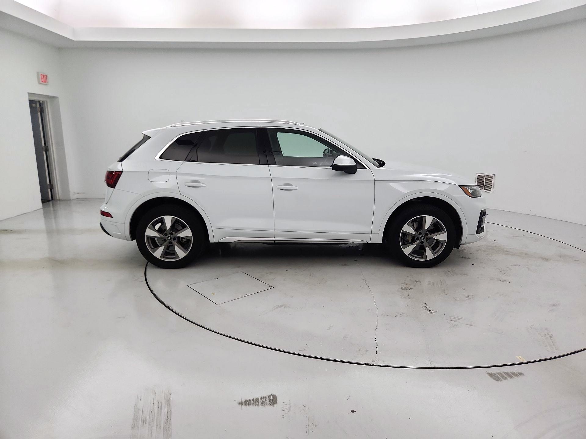 Thumbnail: 2023 Audi Q5 - 4