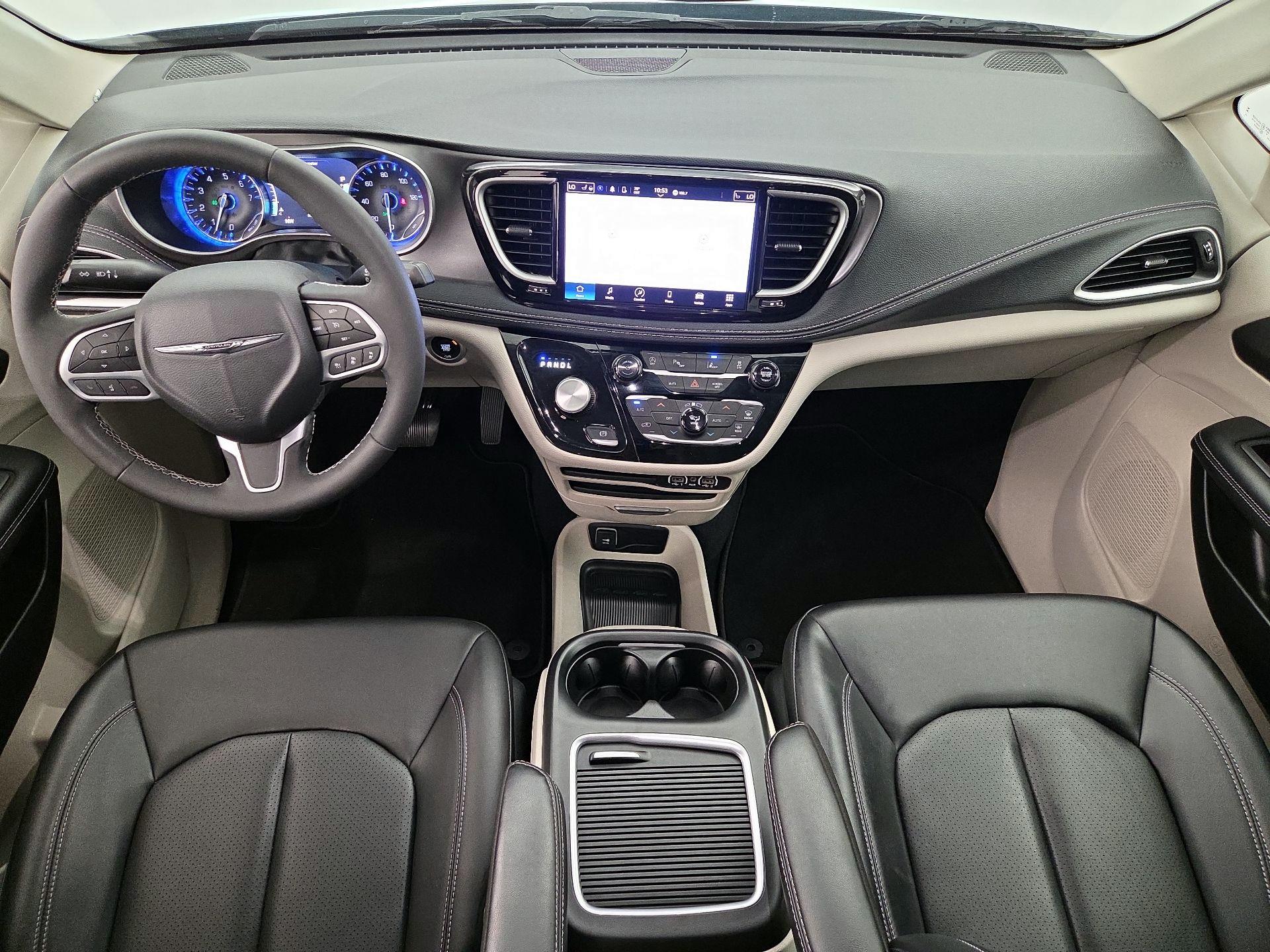 Thumbnail: 2023 Chrysler Pacifica - 9