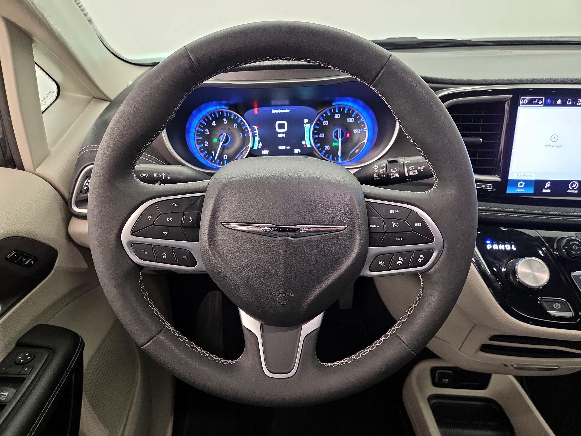 Thumbnail: 2023 Chrysler Pacifica - 10