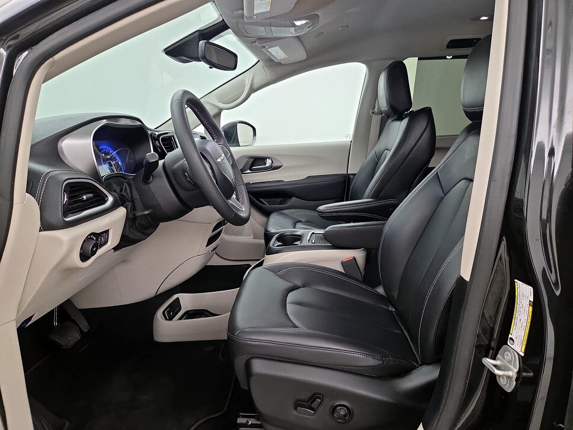 Thumbnail: 2023 Chrysler Pacifica - 11